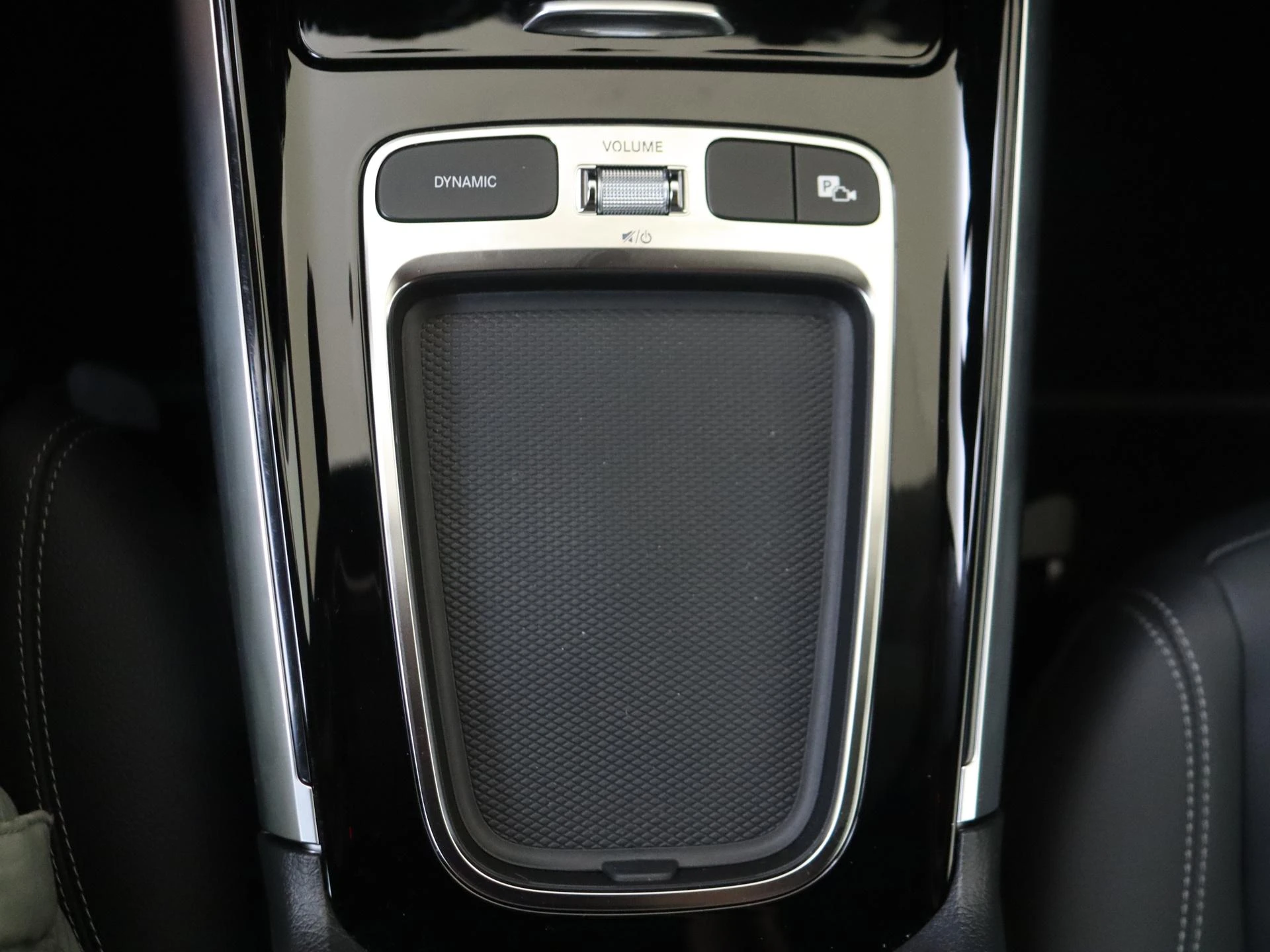 Mercedes-Benz-GLA-image-20