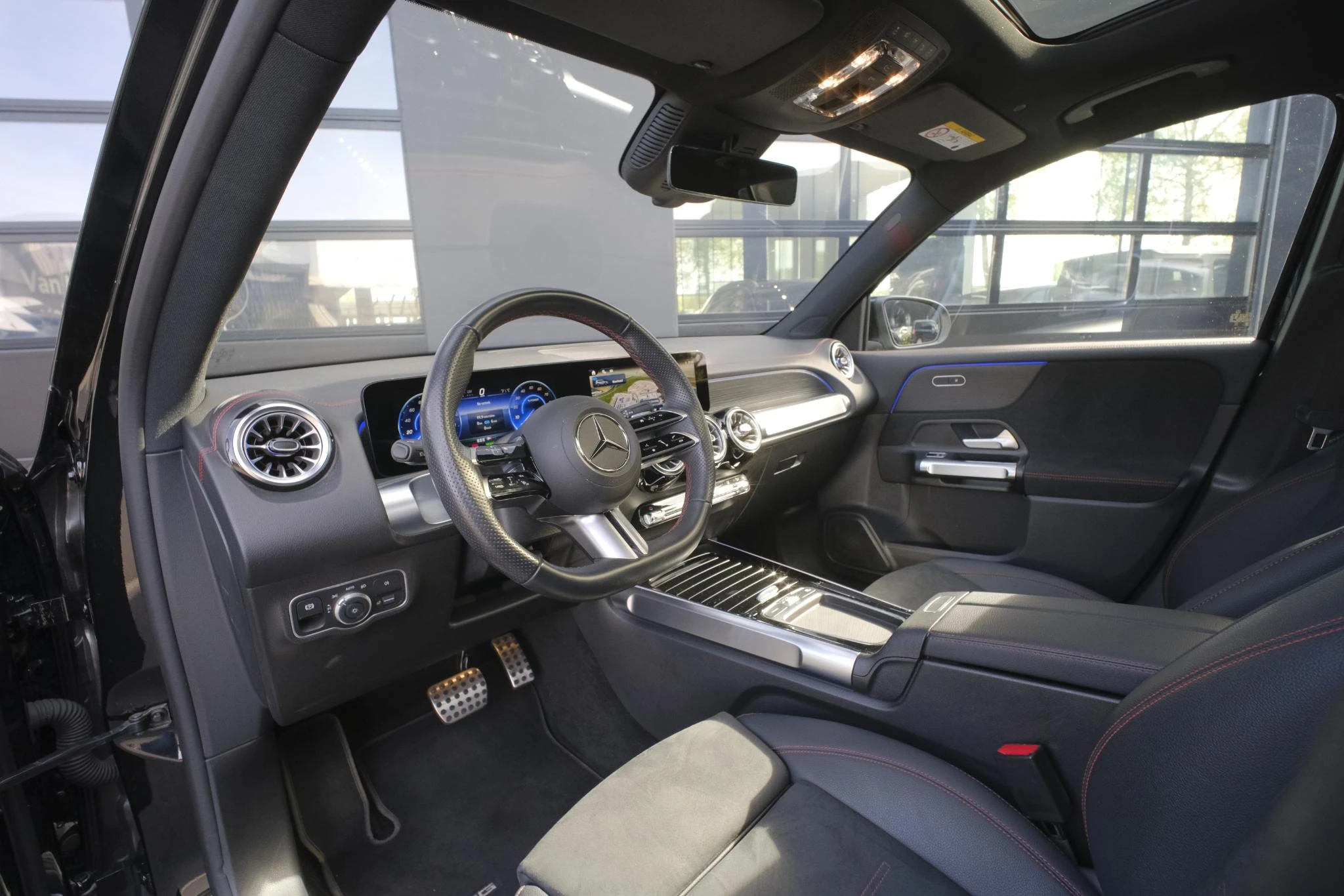 Mercedes-Benz-EQB-image-17