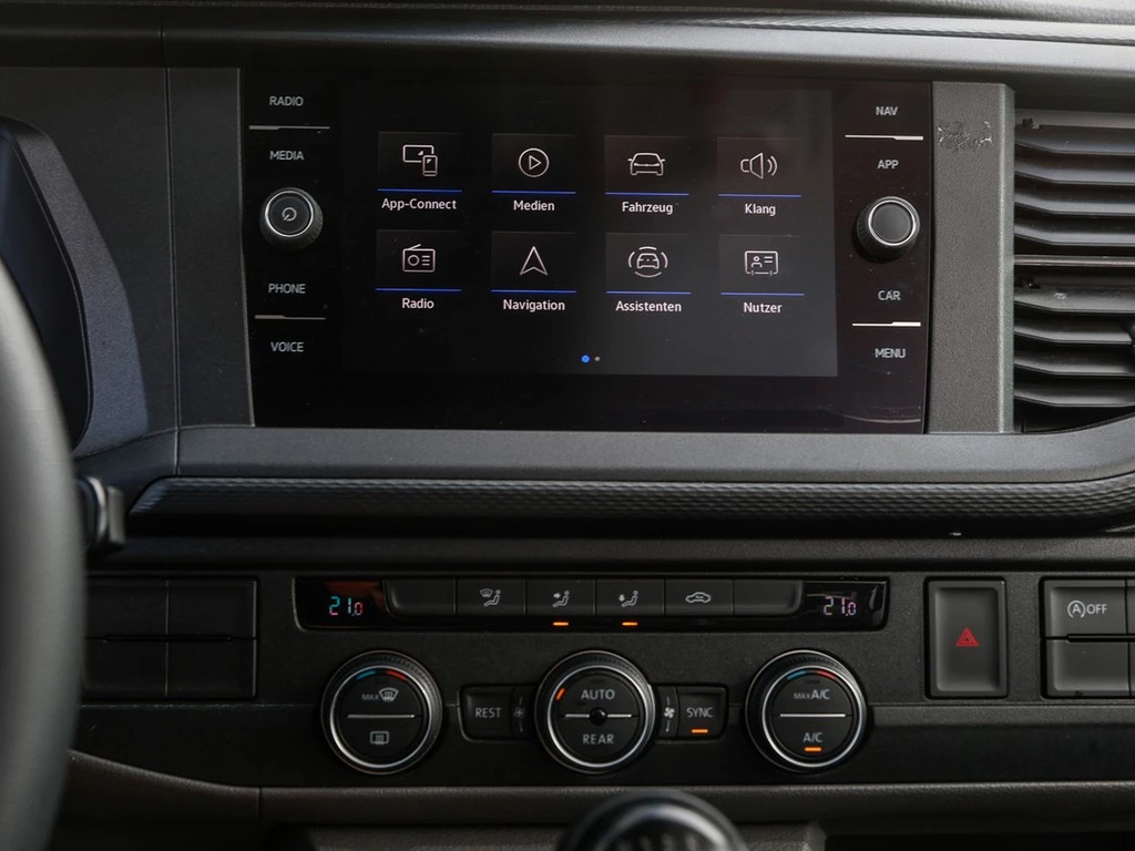 Volkswagen-Transporter-image-11