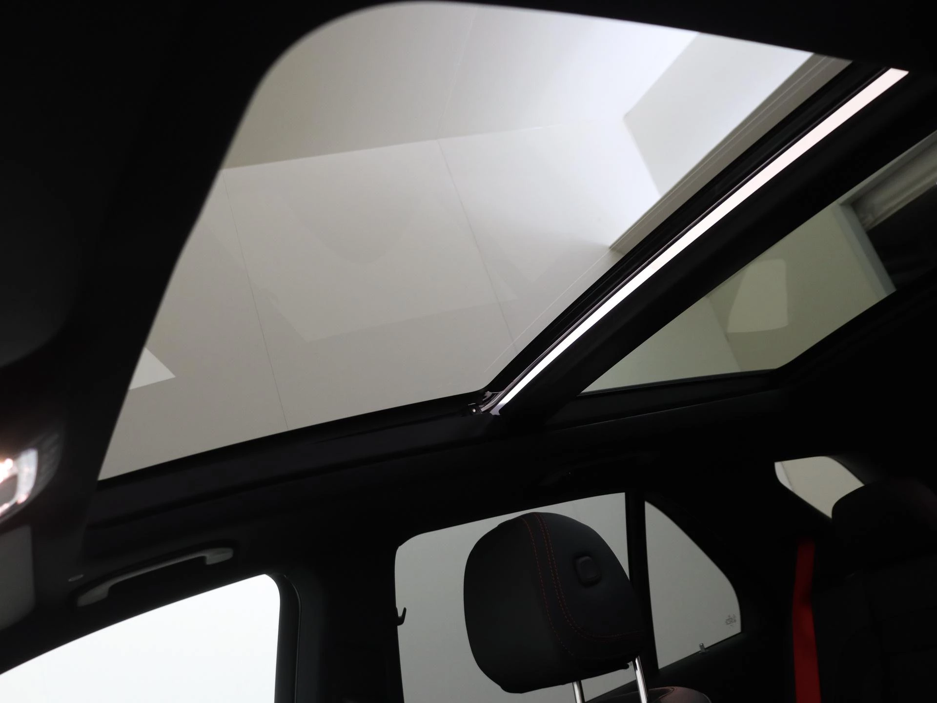 Mercedes-Benz-GLE-image-38