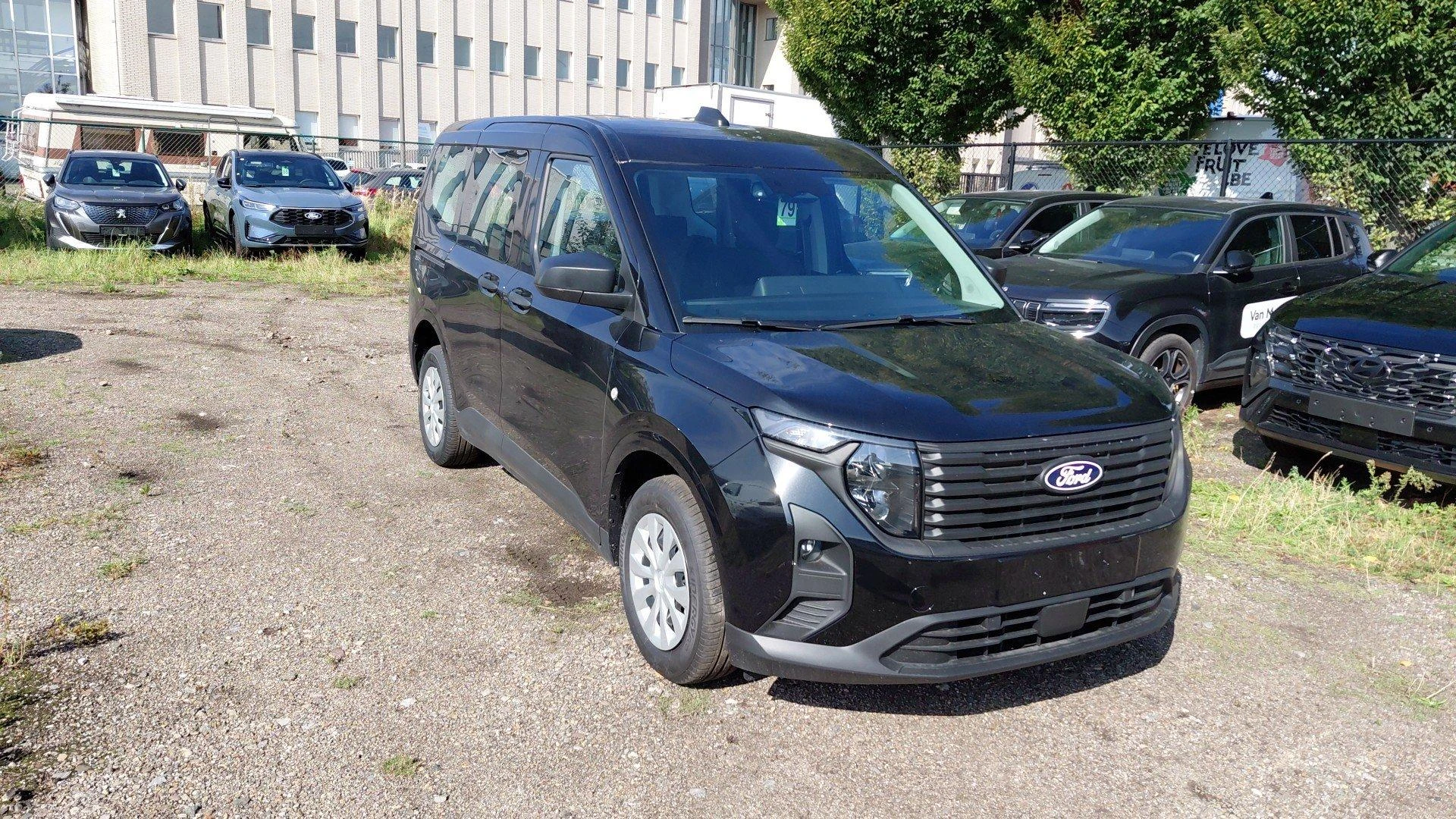 Ford-Tourneo Courier-image-2