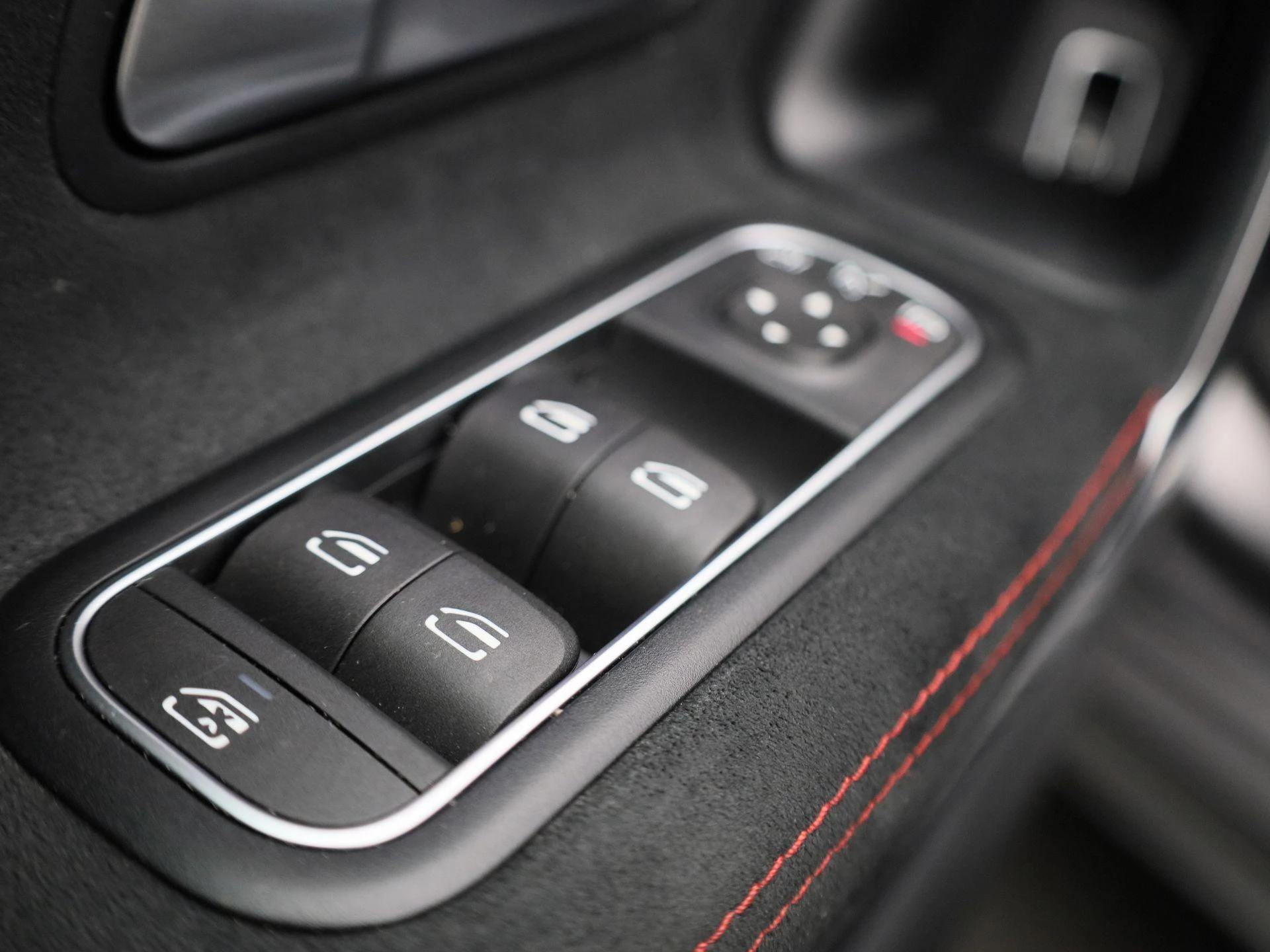 Mercedes-Benz-CLA-image-36