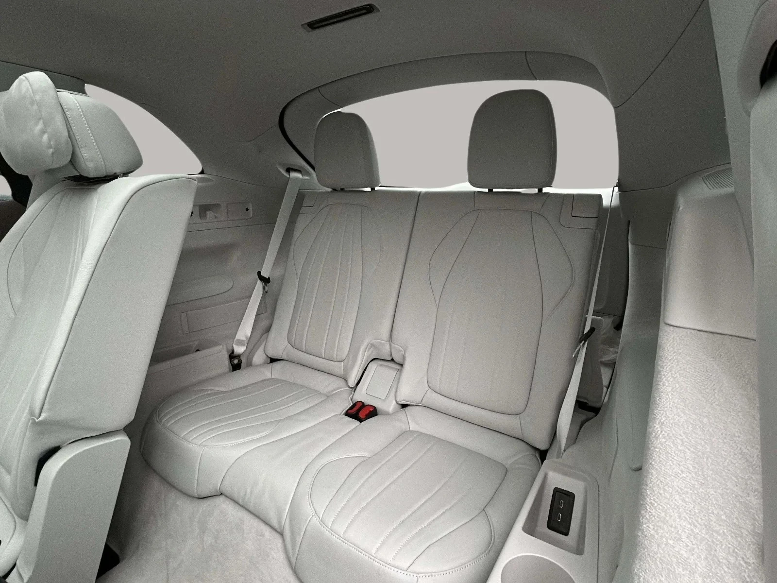 Mercedes-Benz-EQS-image-14