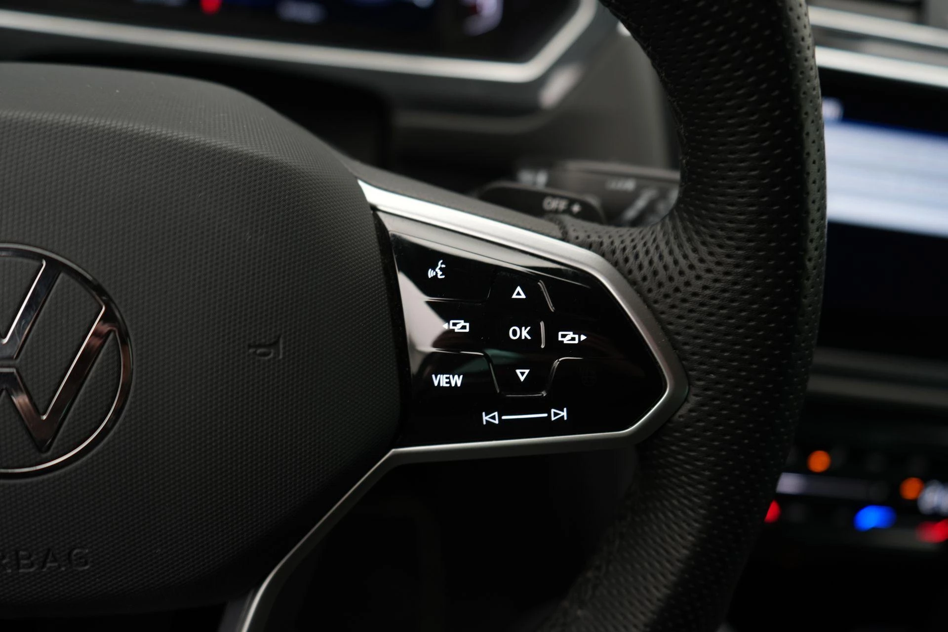 Volkswagen-Tiguan-image-25