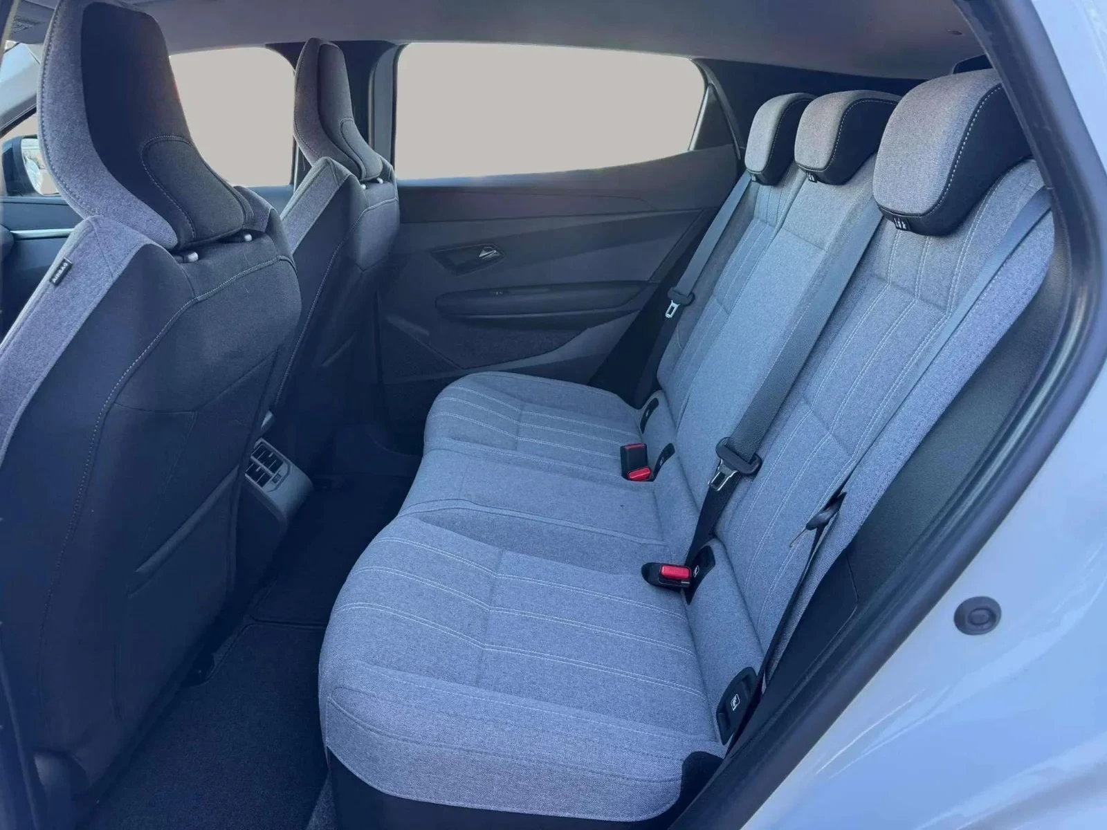 Renault-Megane E-Tech-image-9