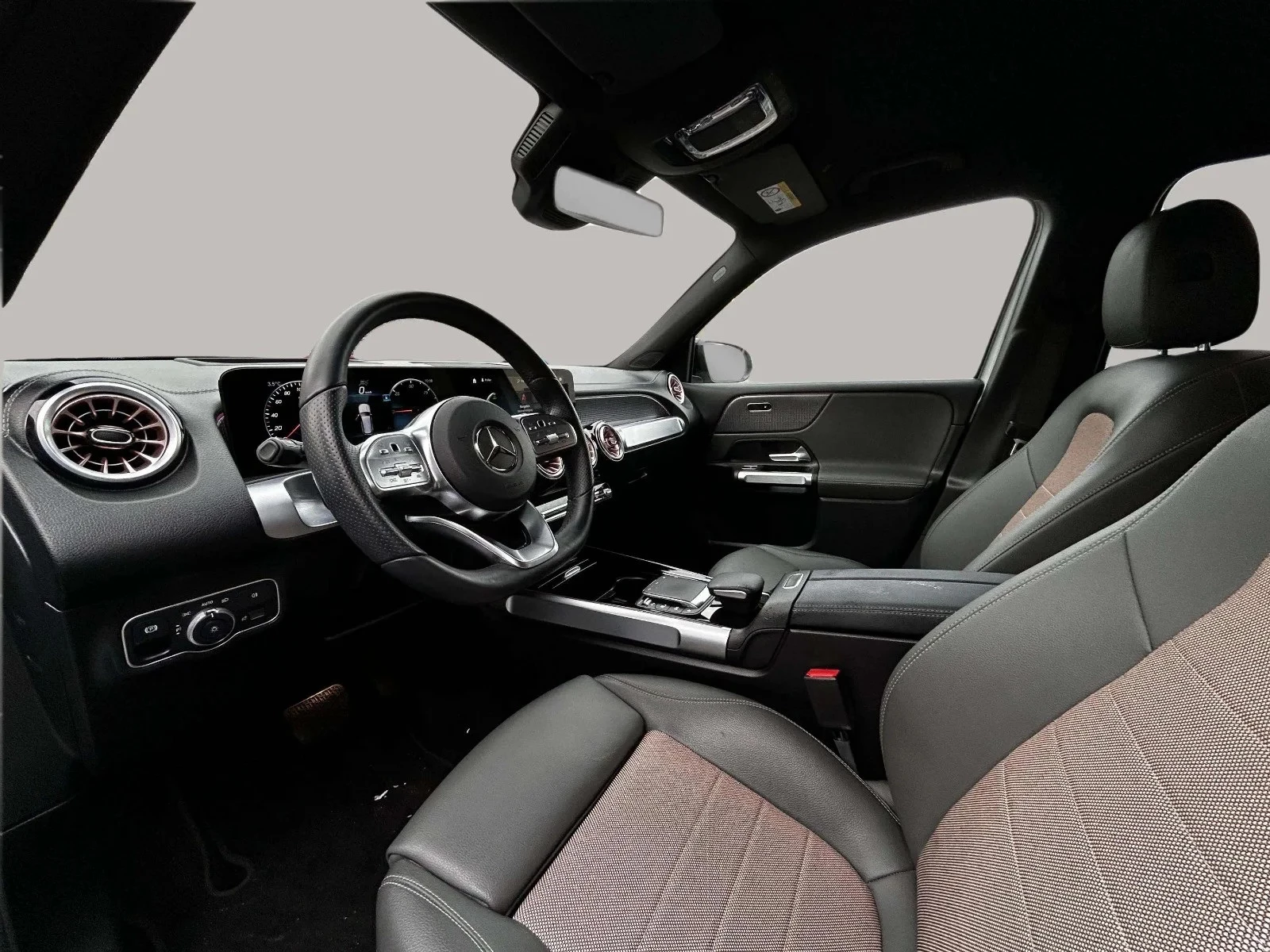 Mercedes-Benz-EQB-image-9