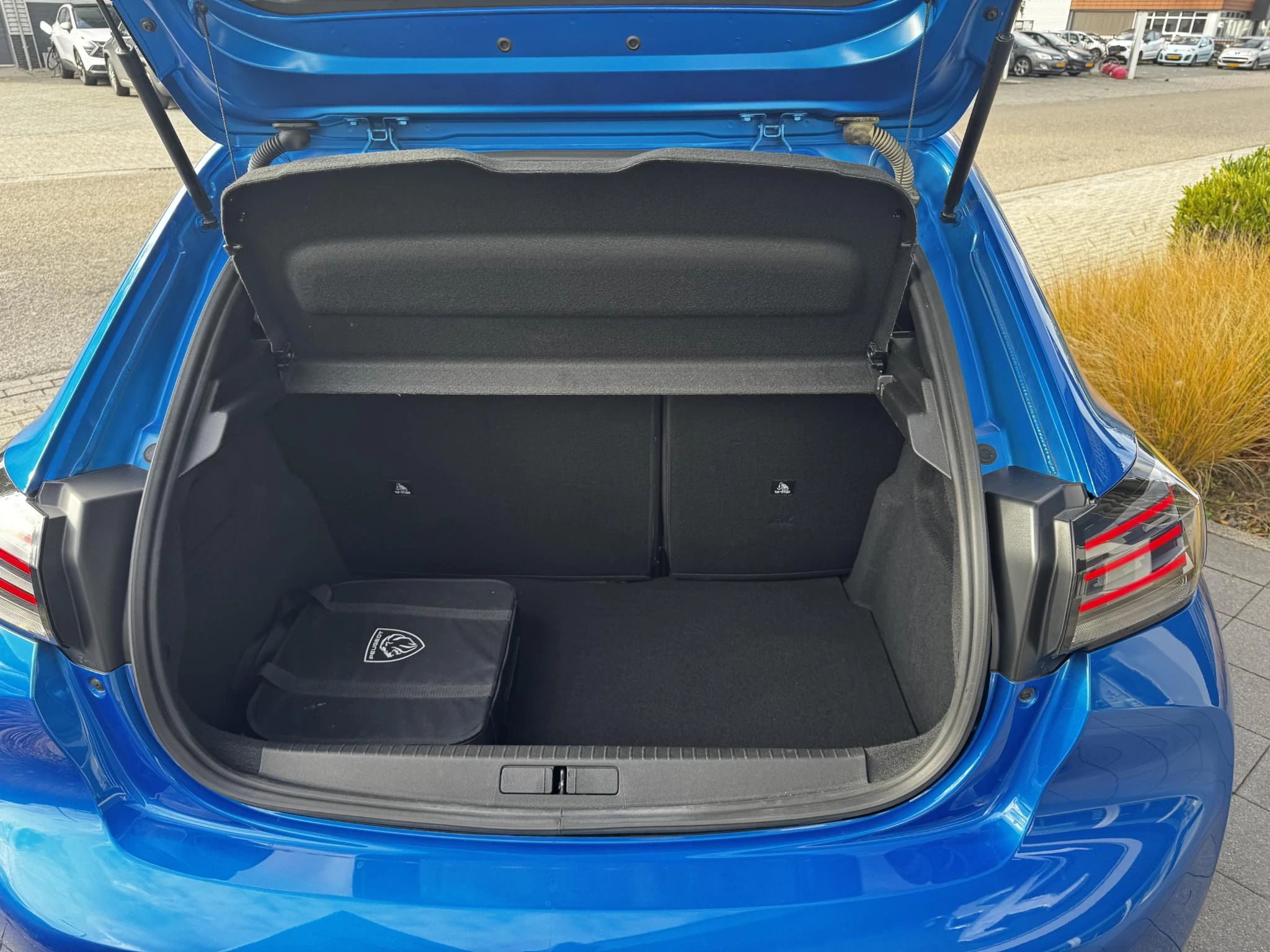 Peugeot-e-208-image-27