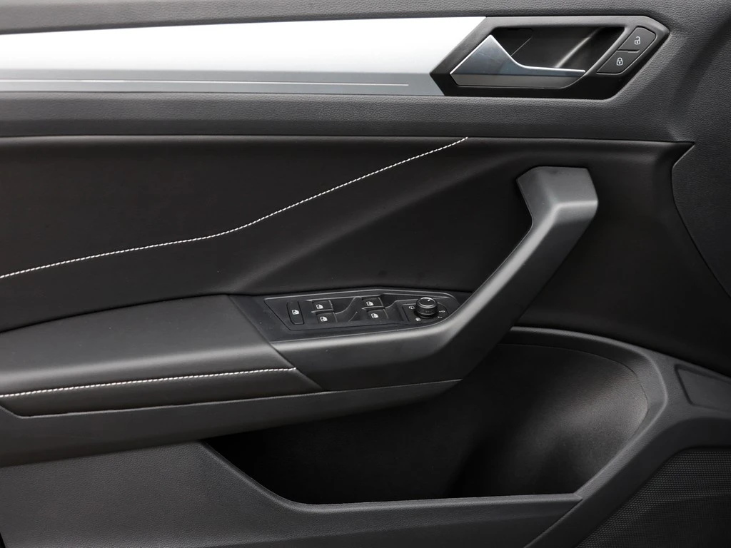 Volkswagen-T-Roc-image-14