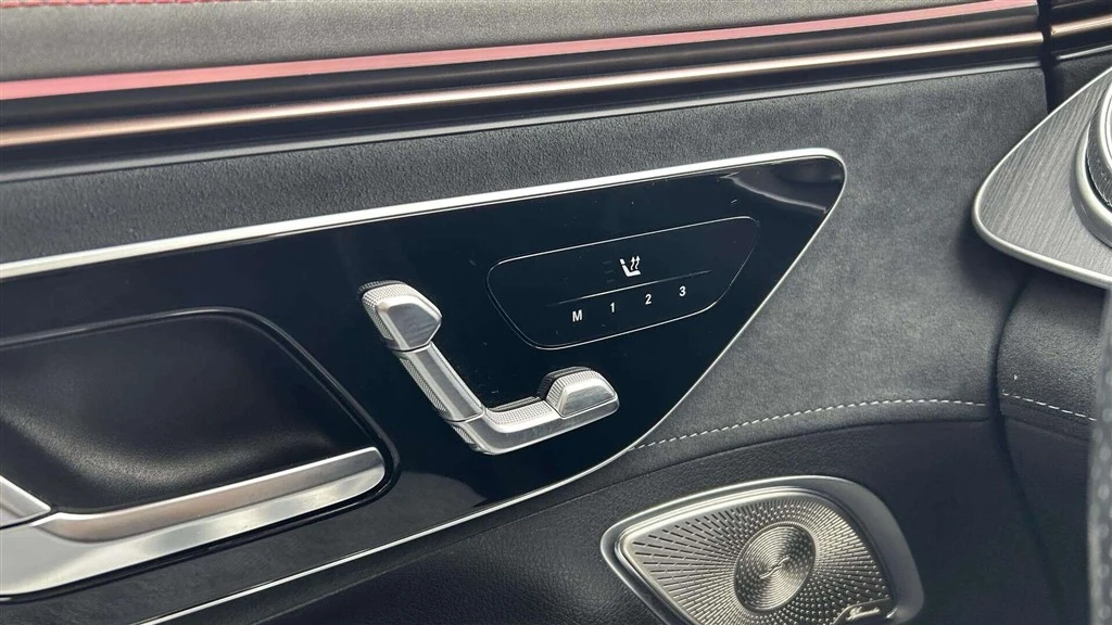 Mercedes-Benz-EQE-image-10
