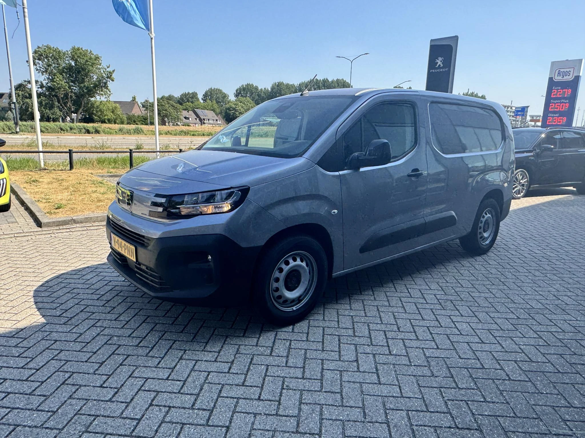 Peugeot-e-Partner-image-2