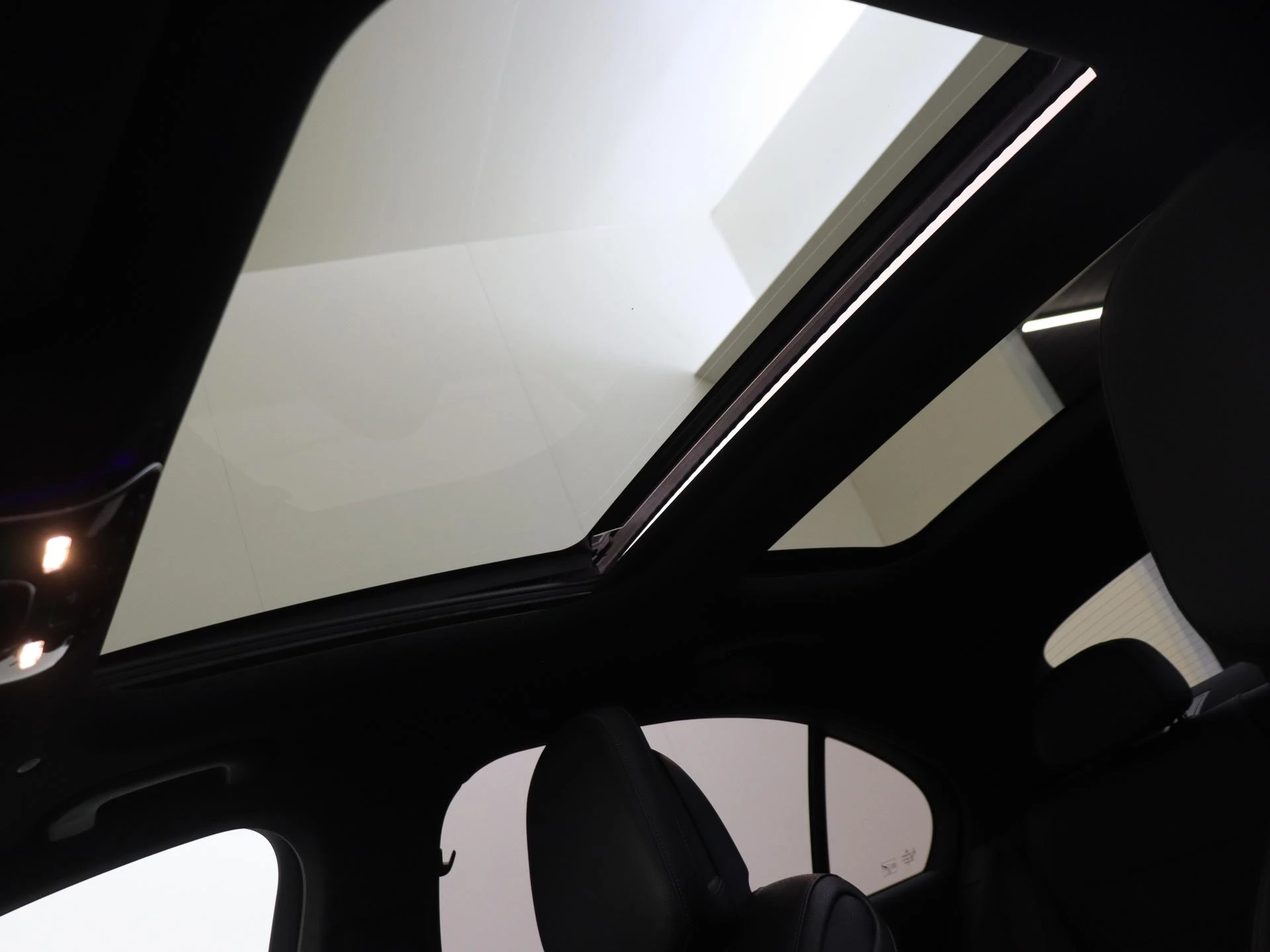 Mercedes-Benz-C-Klasse-image-26