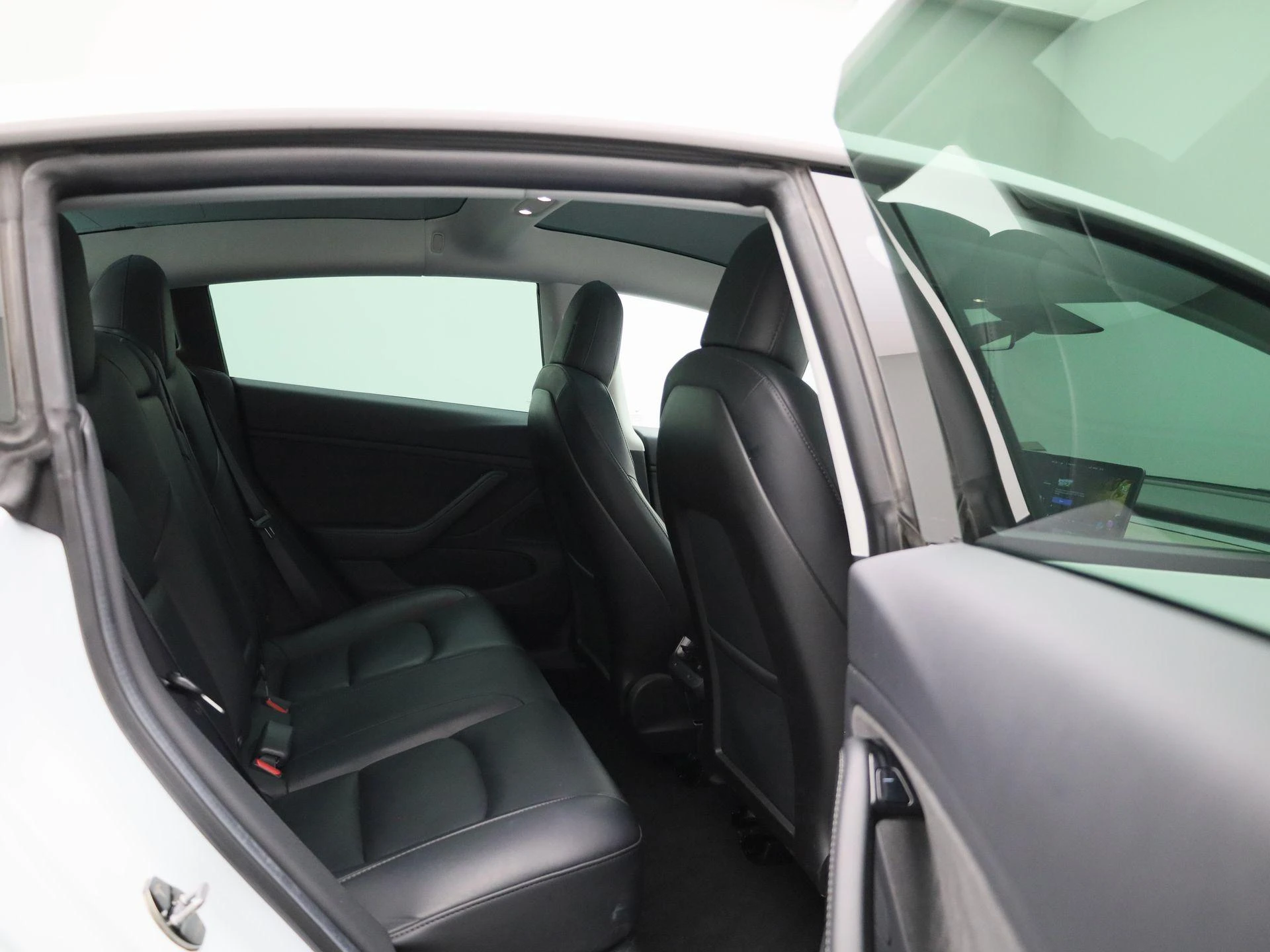 Tesla-Model 3-image-40