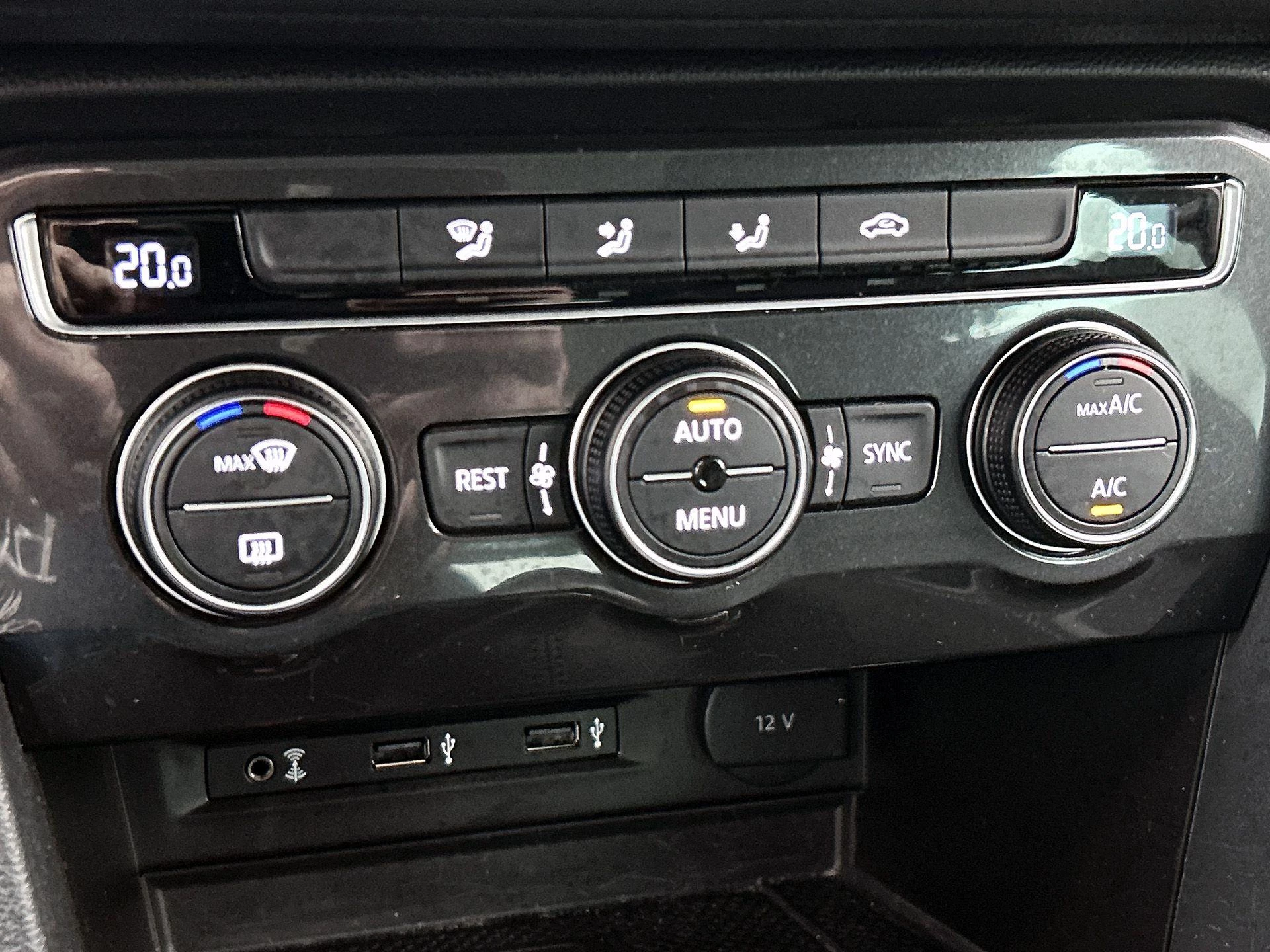 Volkswagen-Tiguan-image-15