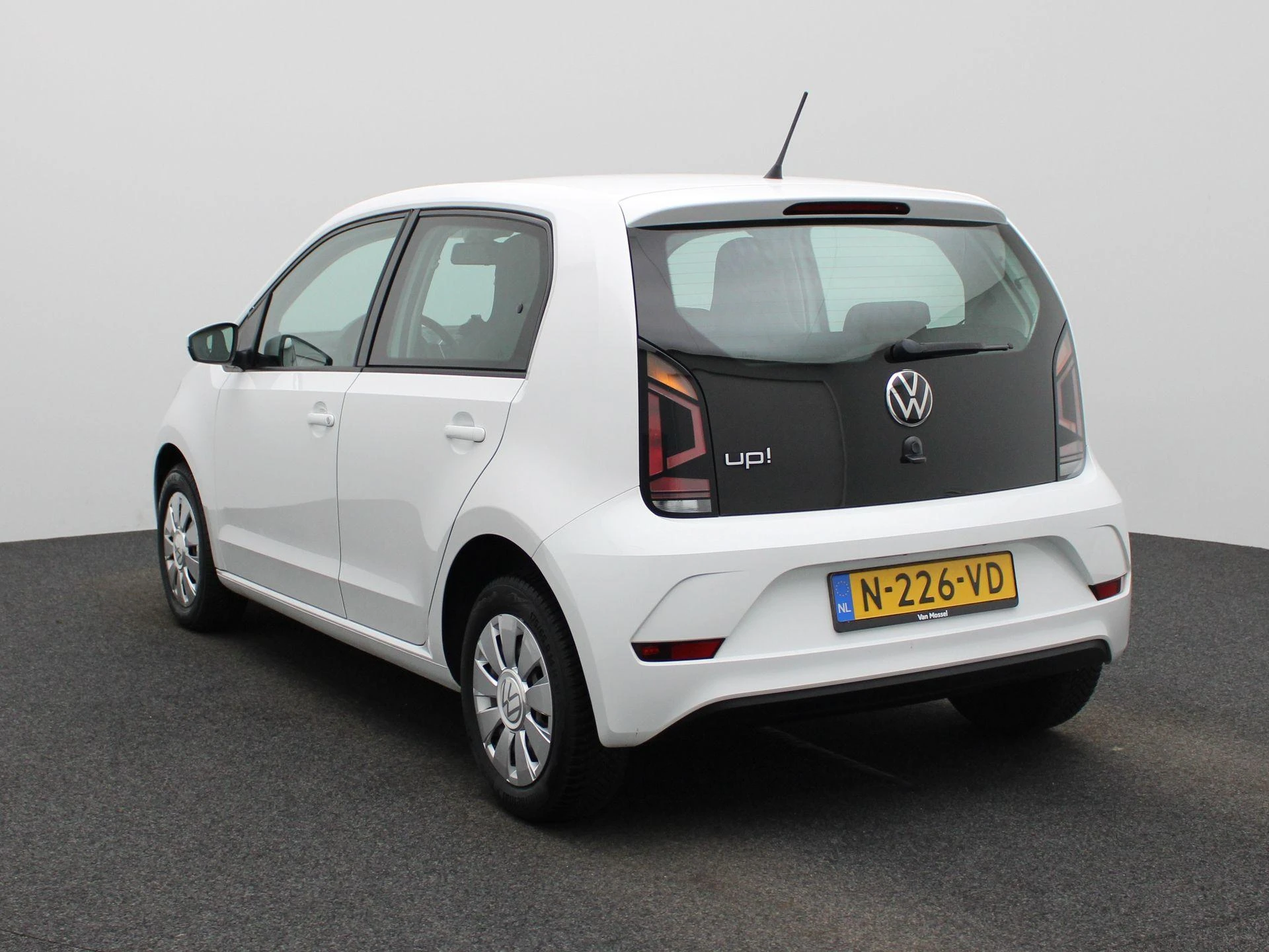 Volkswagen-up!-image-1