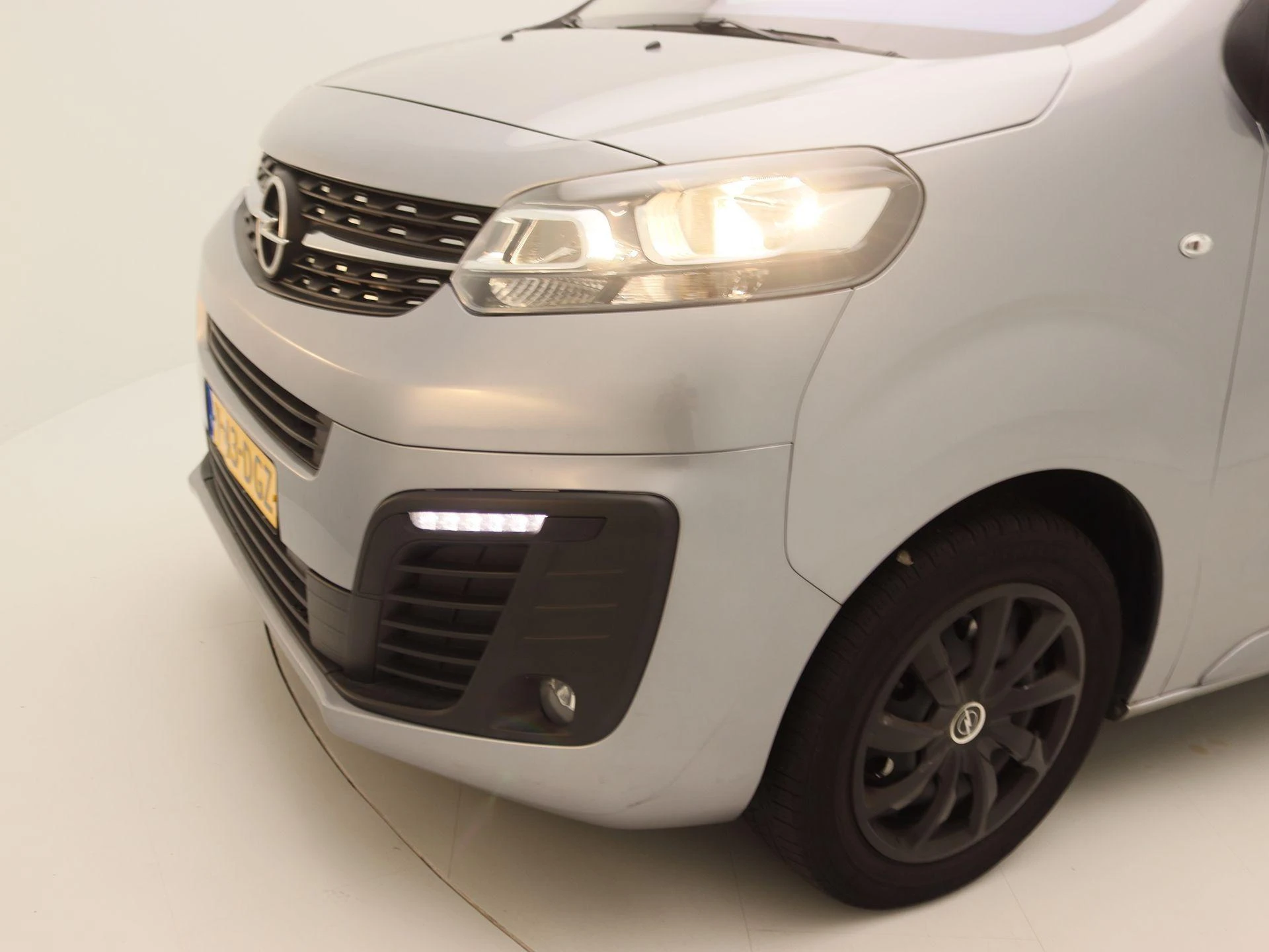 Opel-Vivaro-image-12