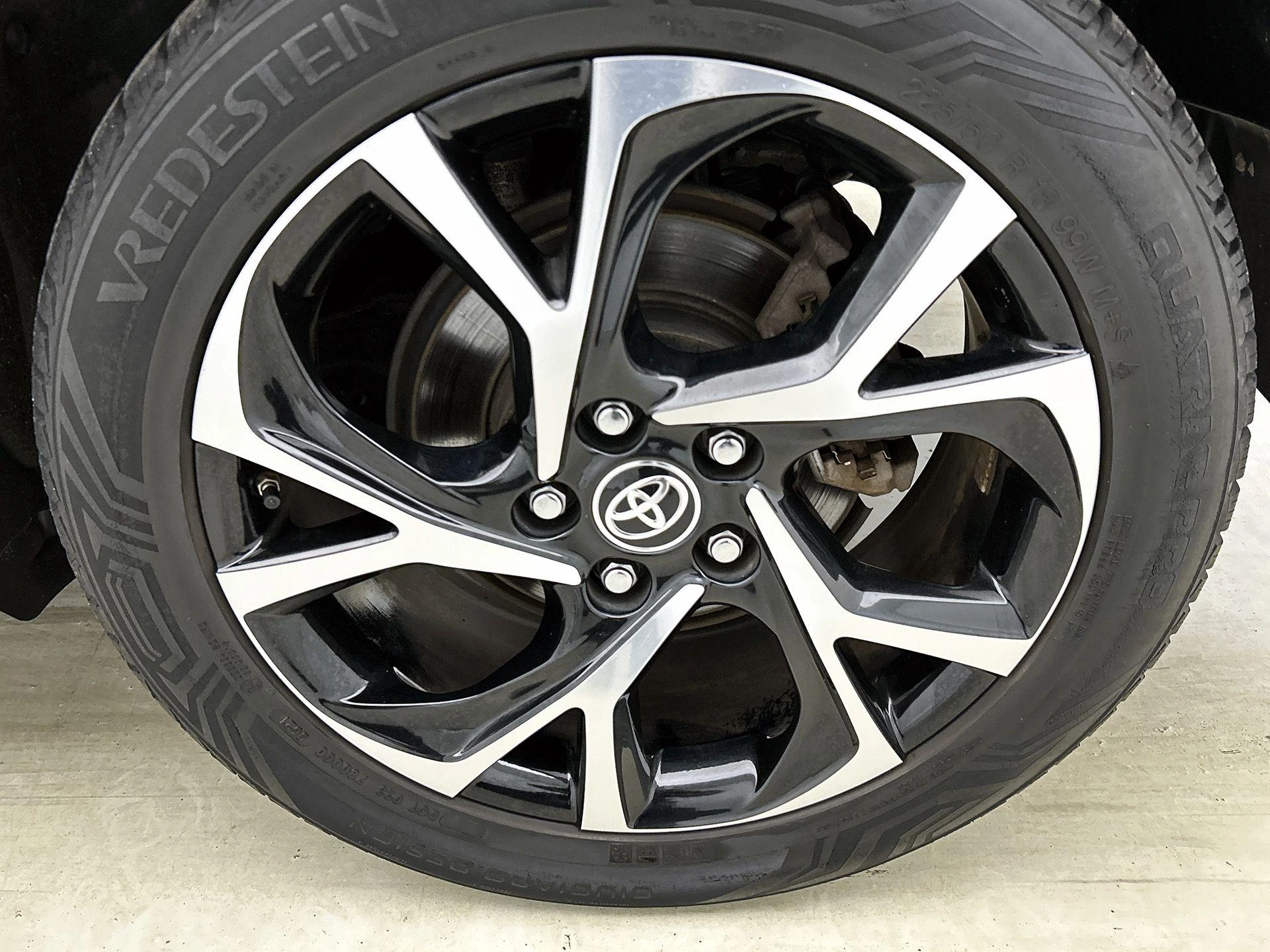 Toyota-C-HR-image-31
