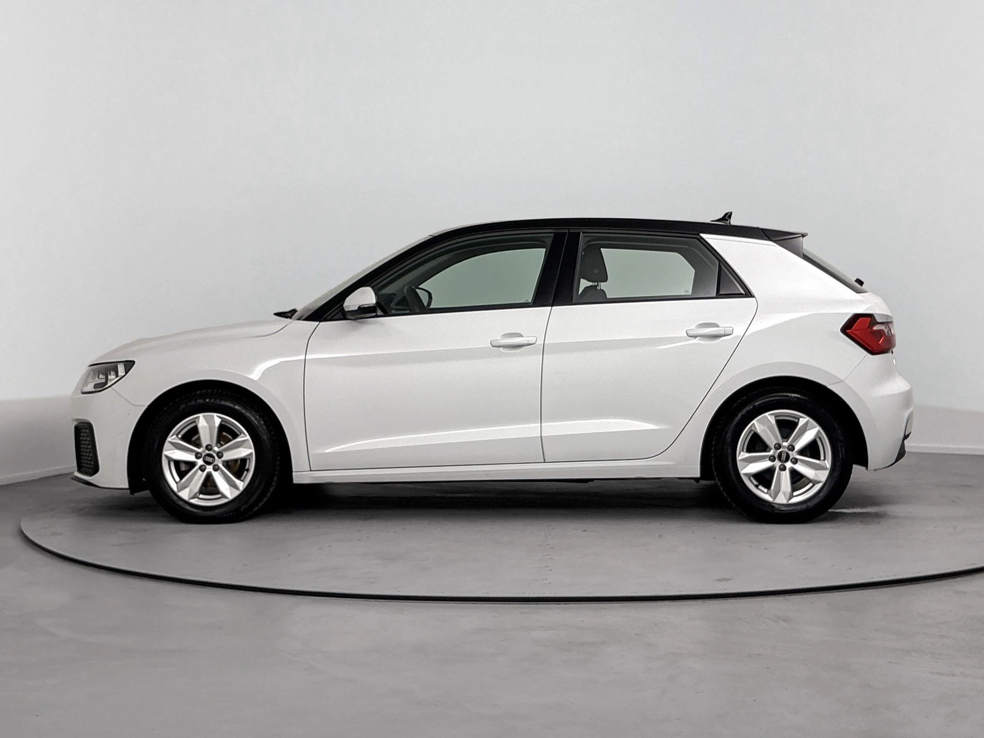 Audi-A1 Sportback-image-1