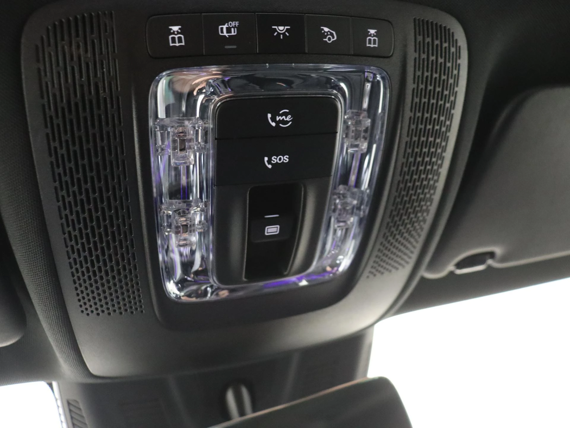 Mercedes-Benz-GLA-image-22