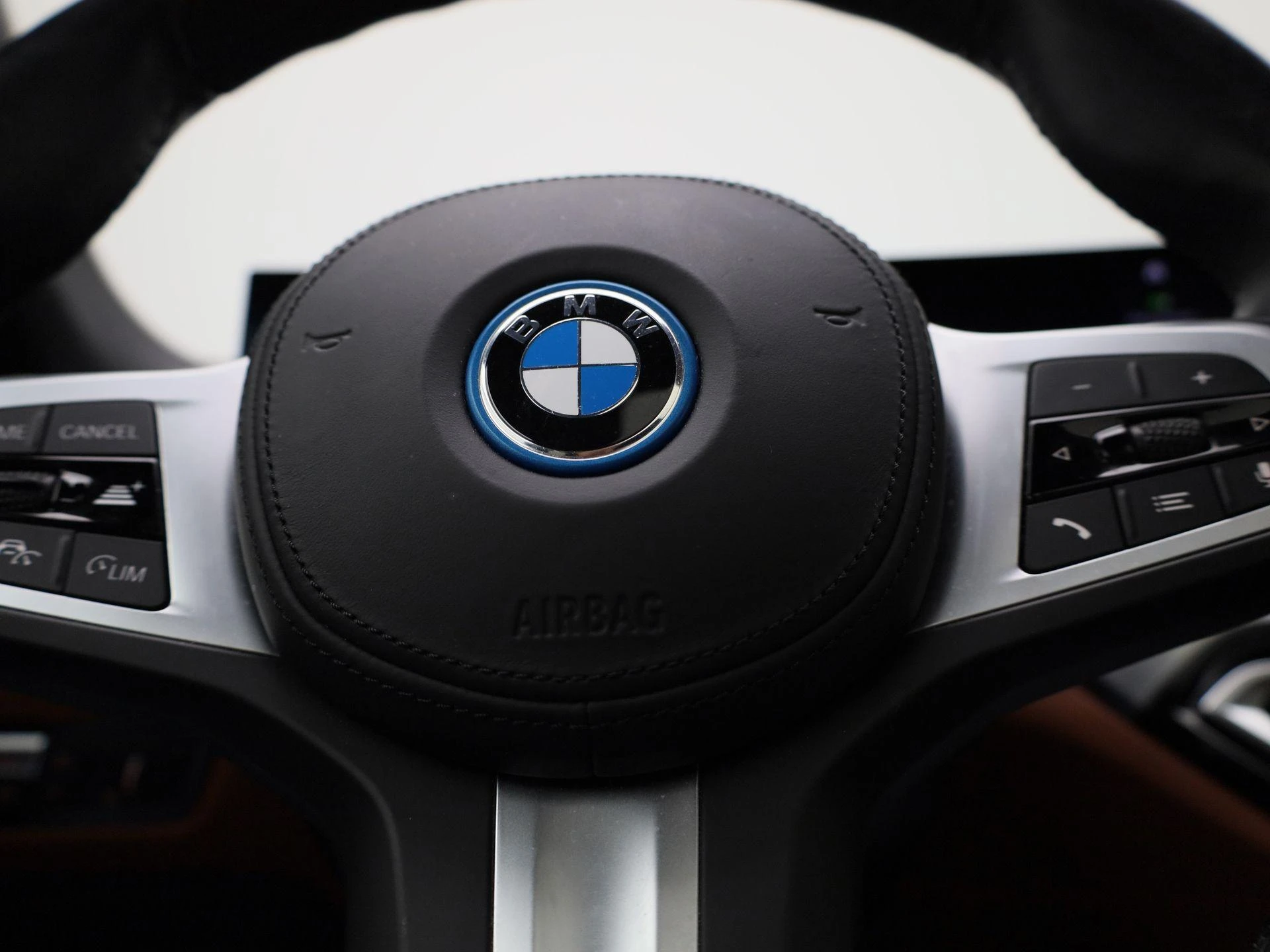BMW-i4-image-26