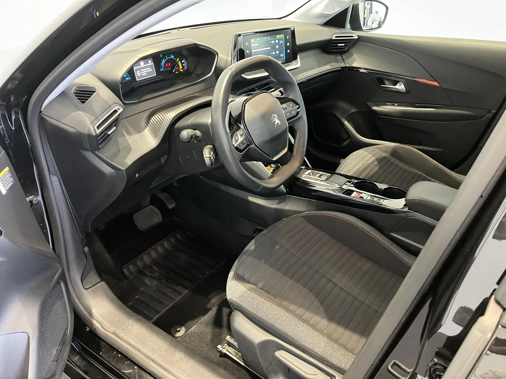 Peugeot-e-208-image-14