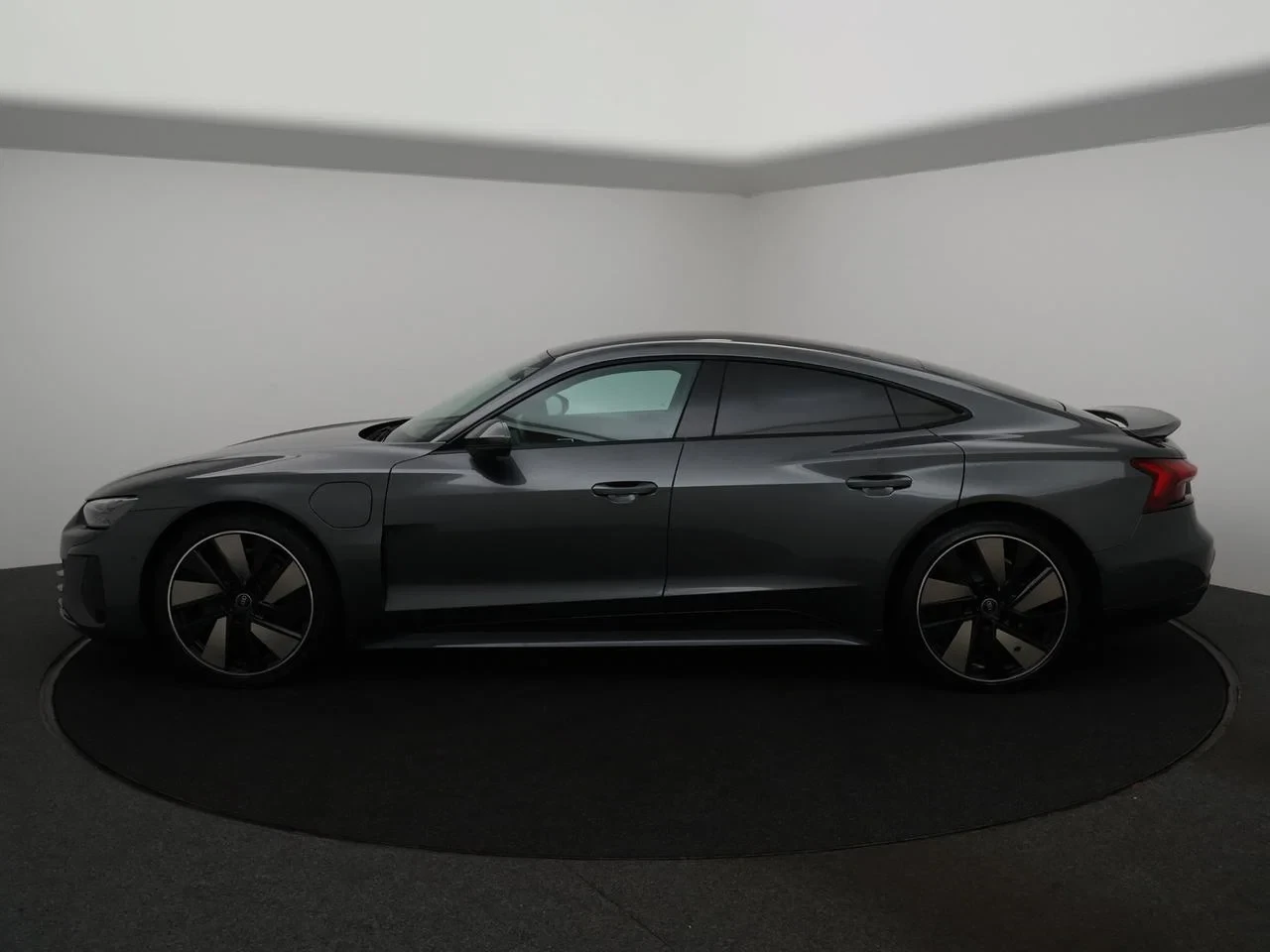 Audi-e-tron GT-image-4