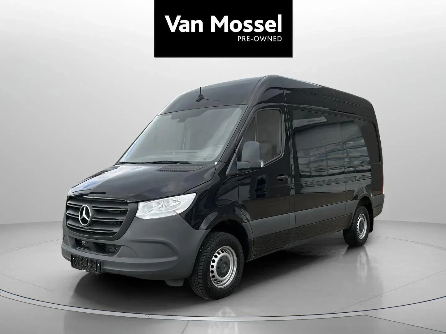 Mercedes-Benz-Sprinter-image-0