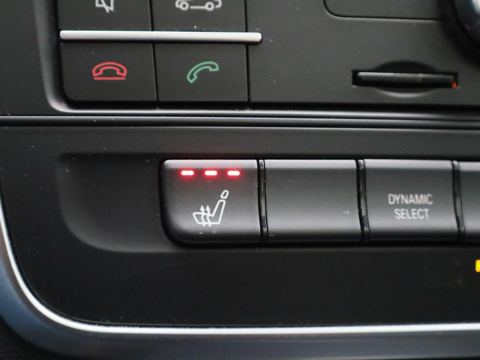 Mercedes-Benz-GLA-image-18