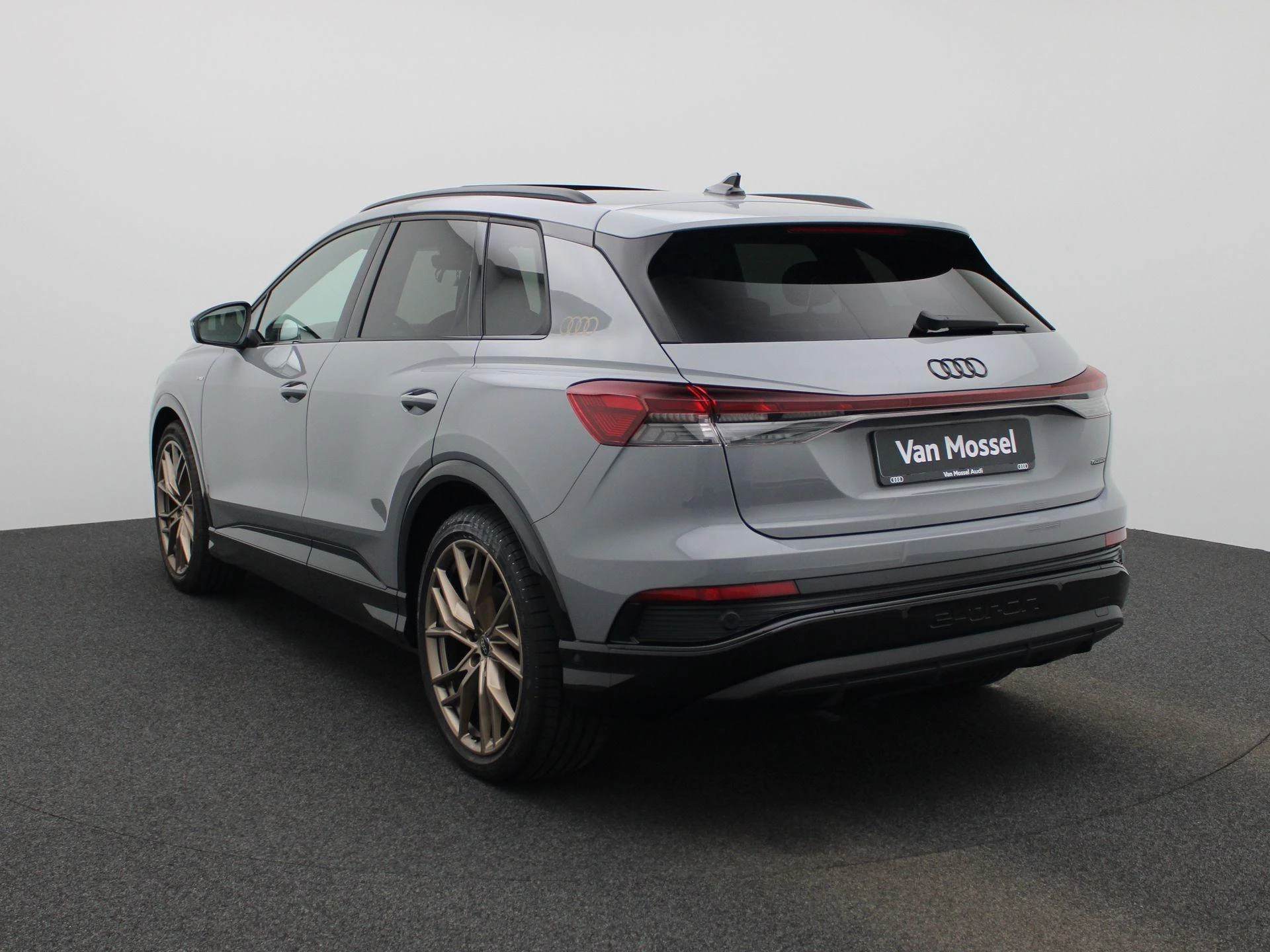 Audi-Q4 e-tron-image-2