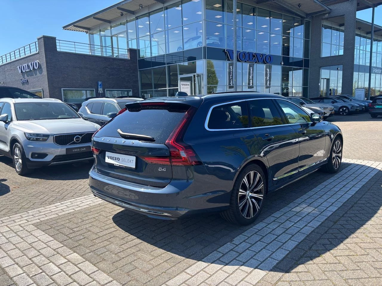 Volvo-V90-image-16