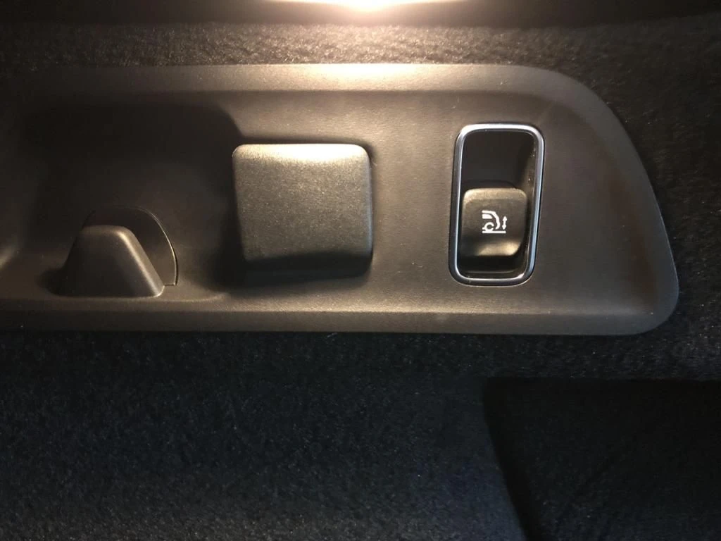 Mercedes-Benz-GLE 450 d-image-23