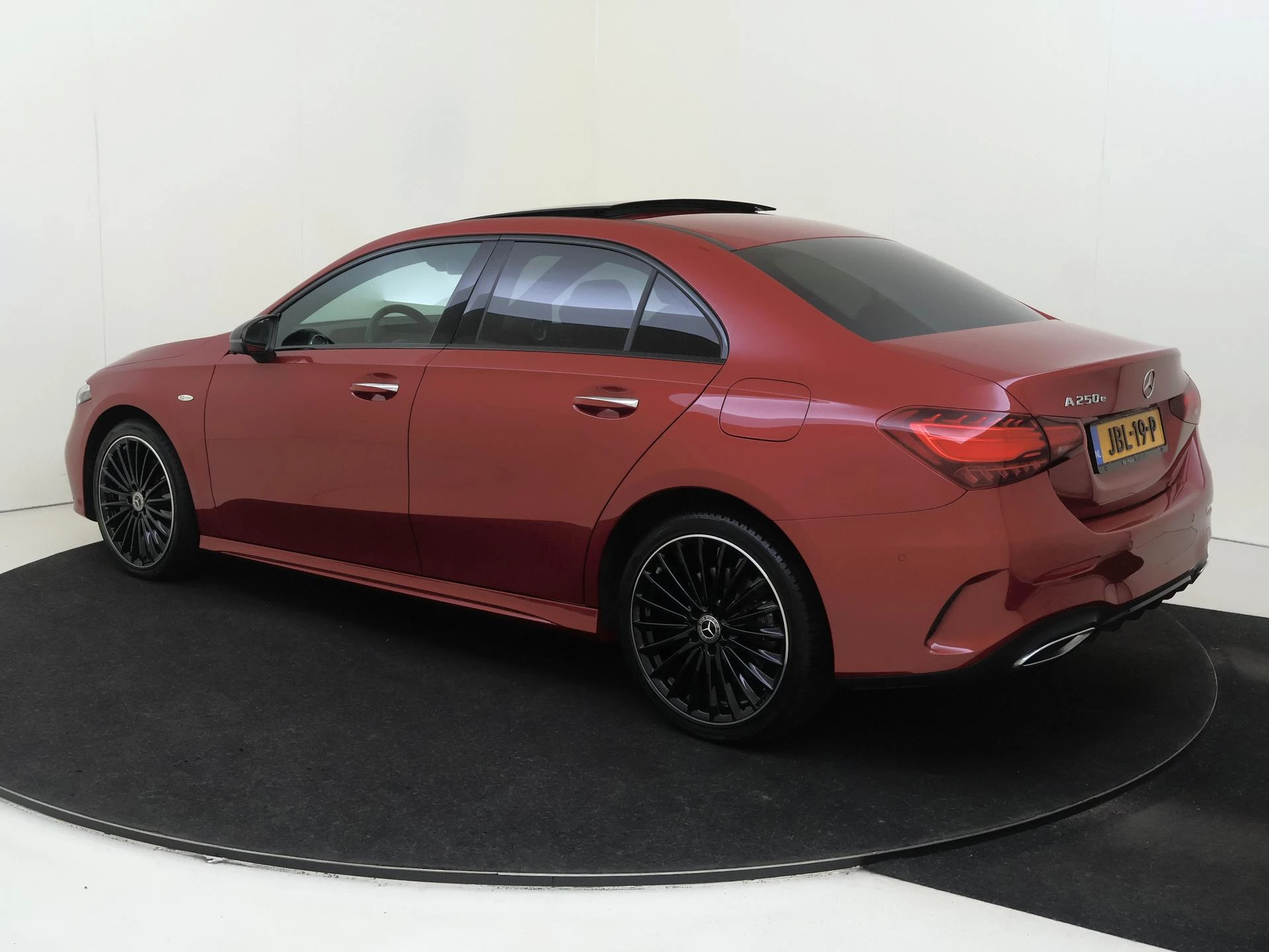 Mercedes-Benz A-Klasse 250 e Business Solution AMG