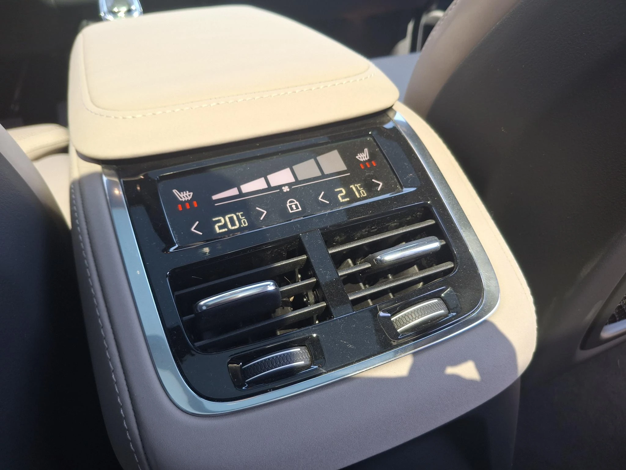 Volvo-XC90-image-21