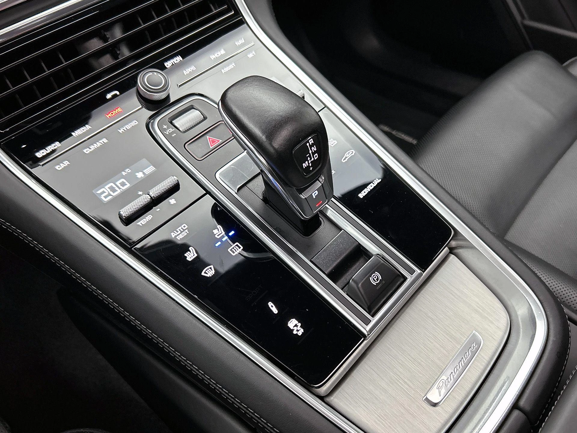 Porsche-Panamera-image-25