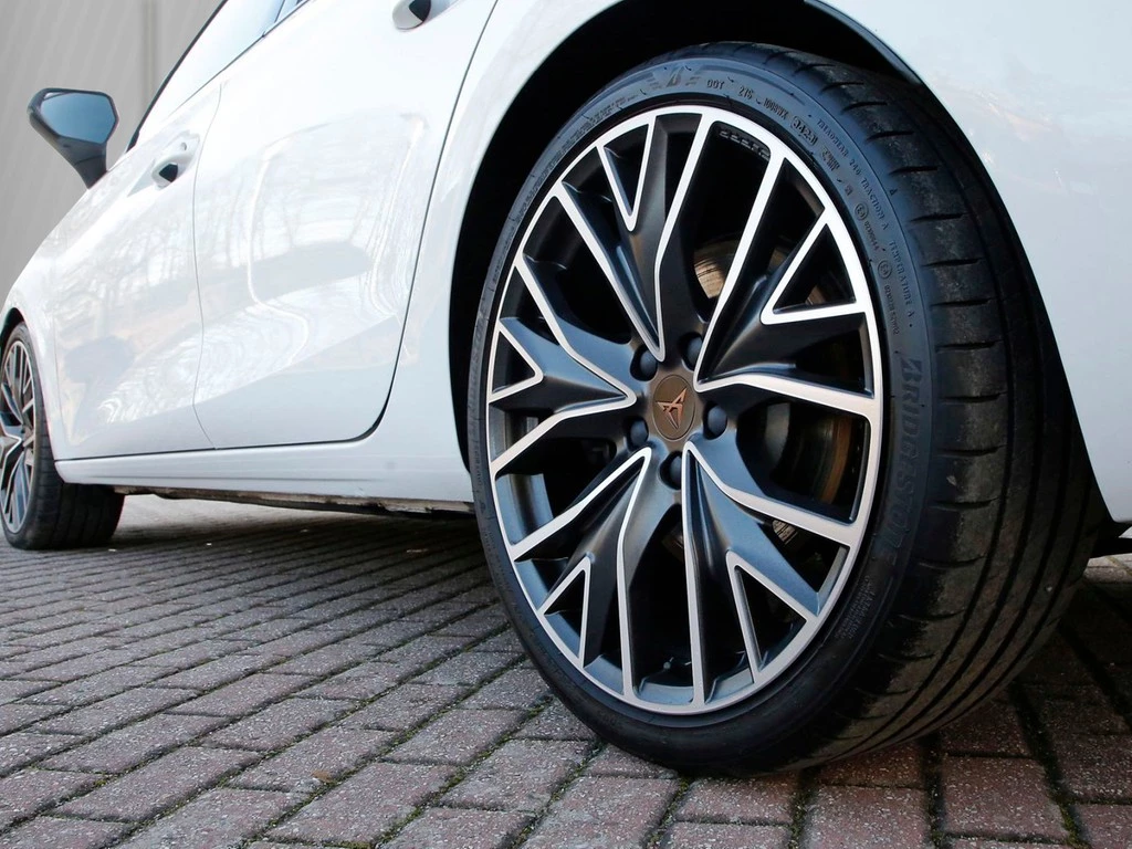 CUPRA Leon Sportstourer 2.0 TSI DSG VZ 19'ACC Full Link DAB LED