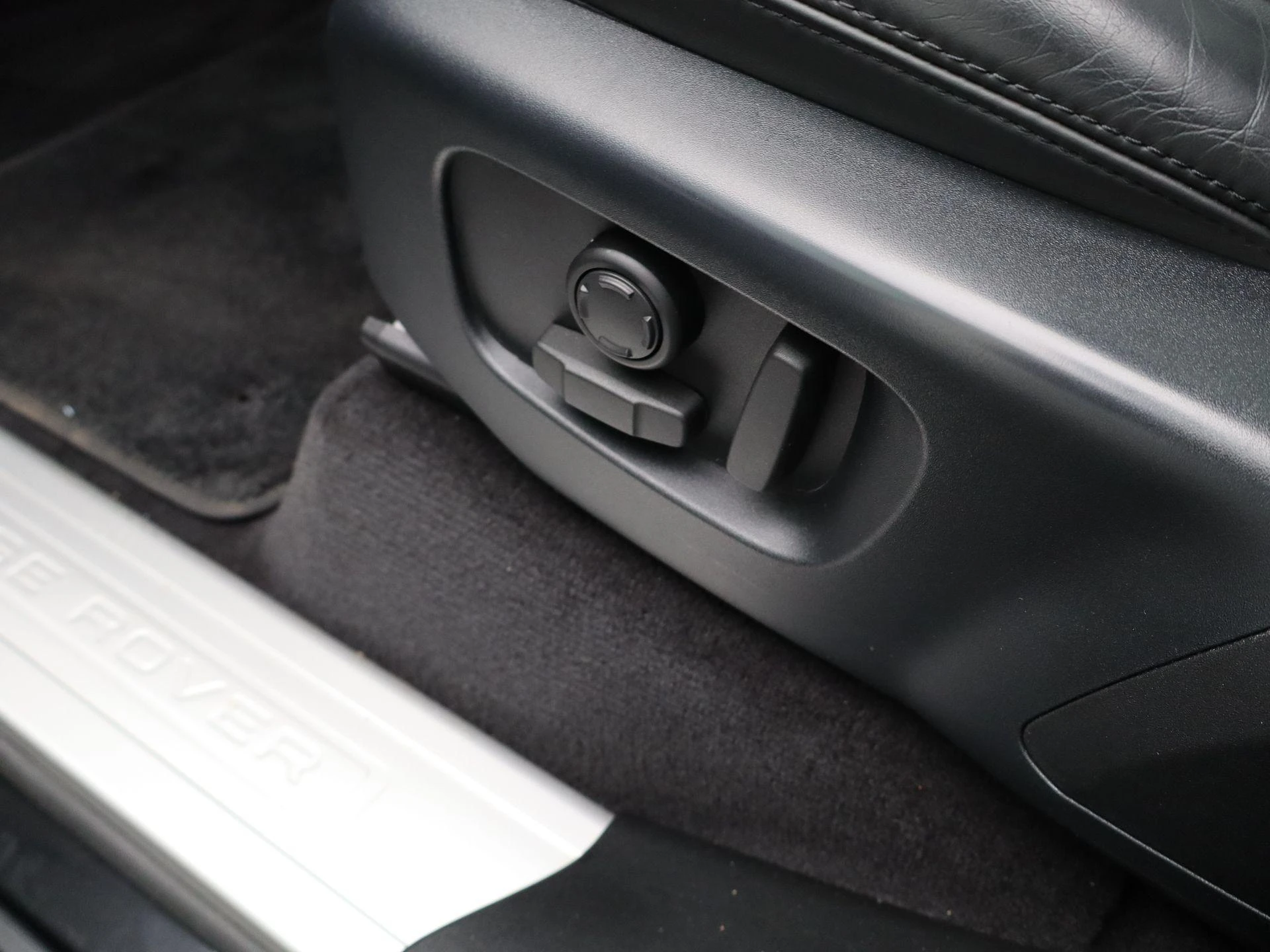 Land Rover-Range Rover Sport-image-30