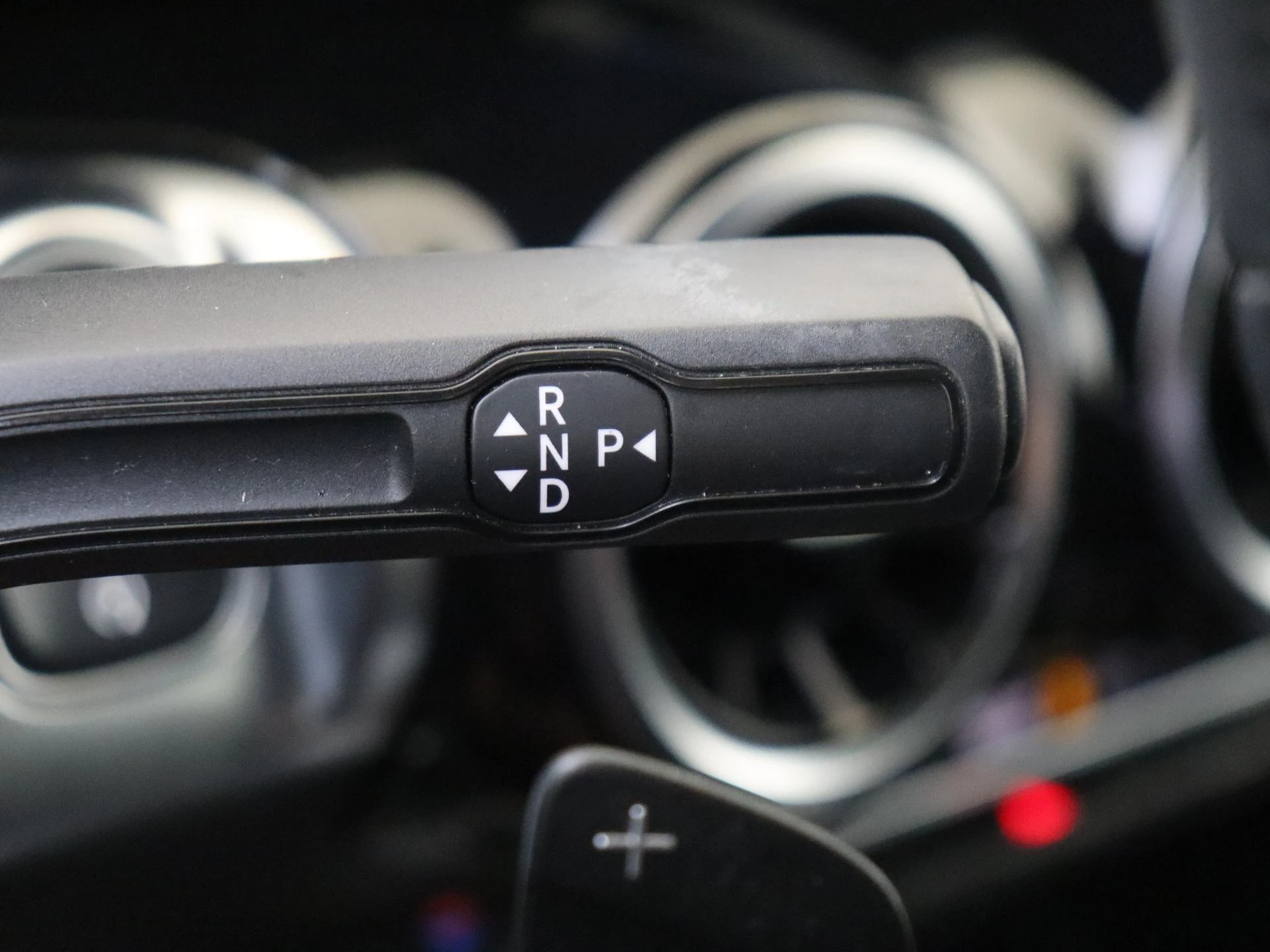 Mercedes-Benz-GLB-image-13