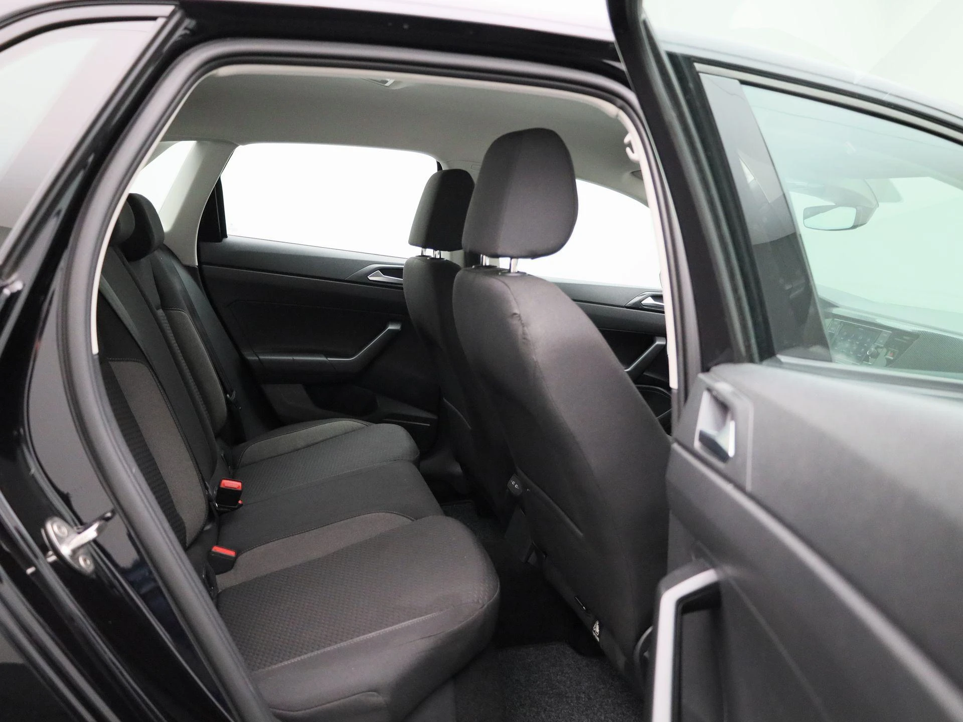 Volkswagen-Polo-image-33