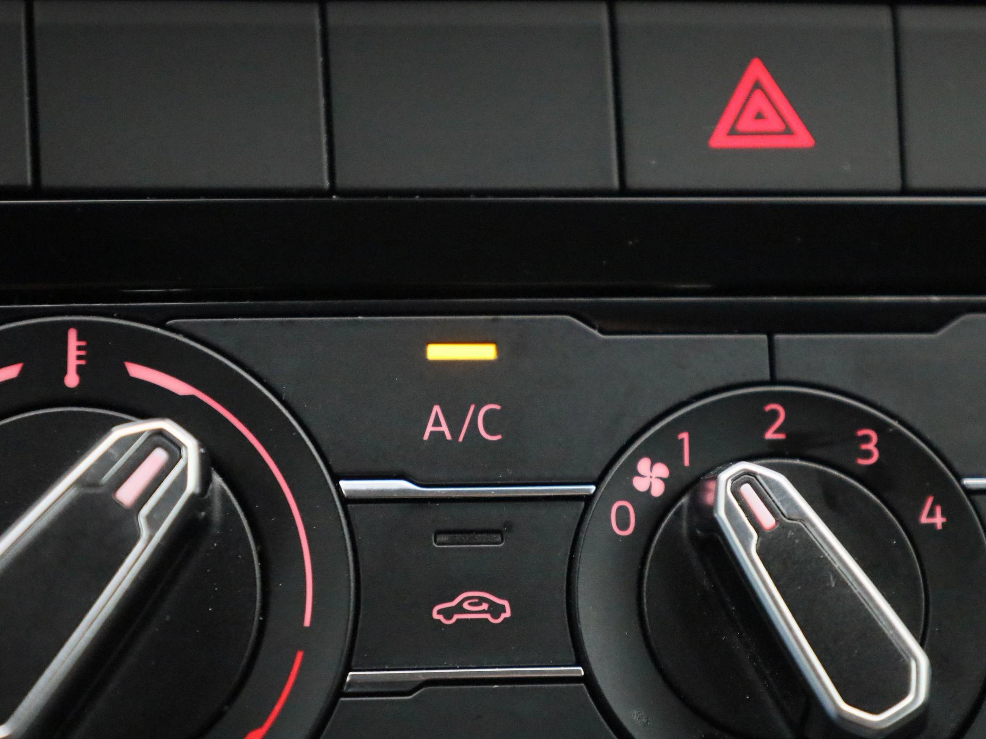 Volkswagen-T-Cross-image-18