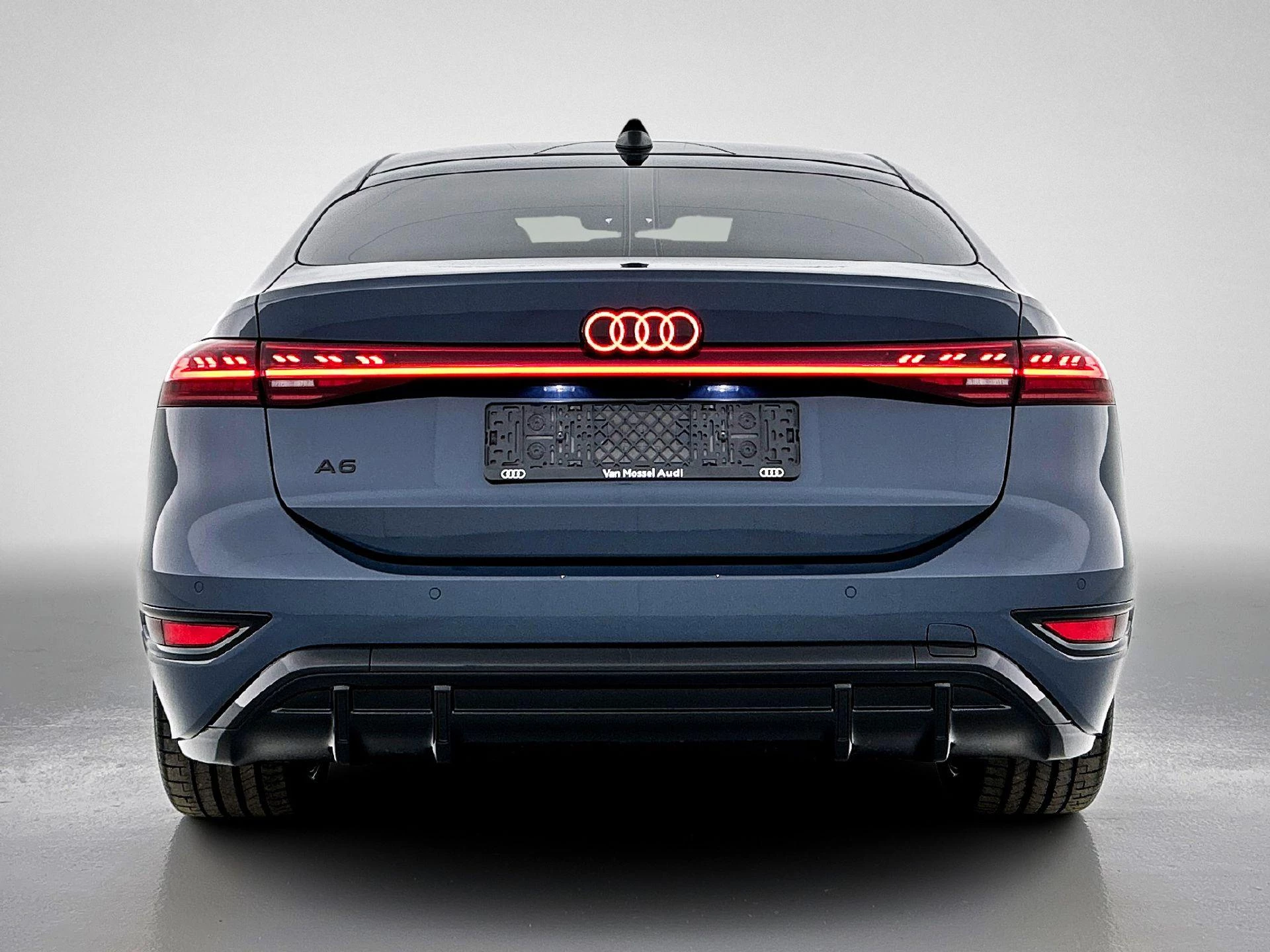 Audi-A6 Sportback e-tron-image-2