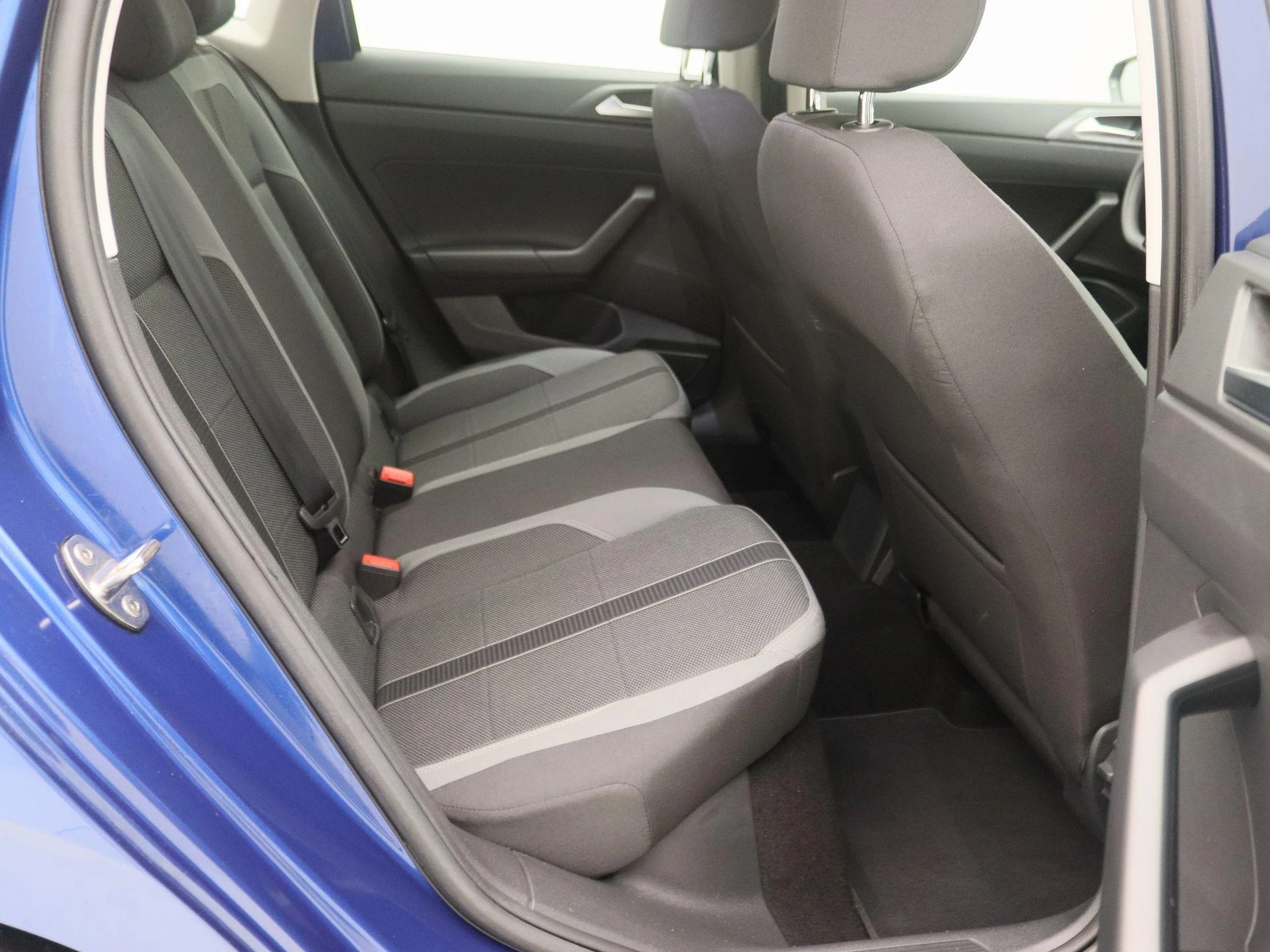 Volkswagen-Polo-image-24