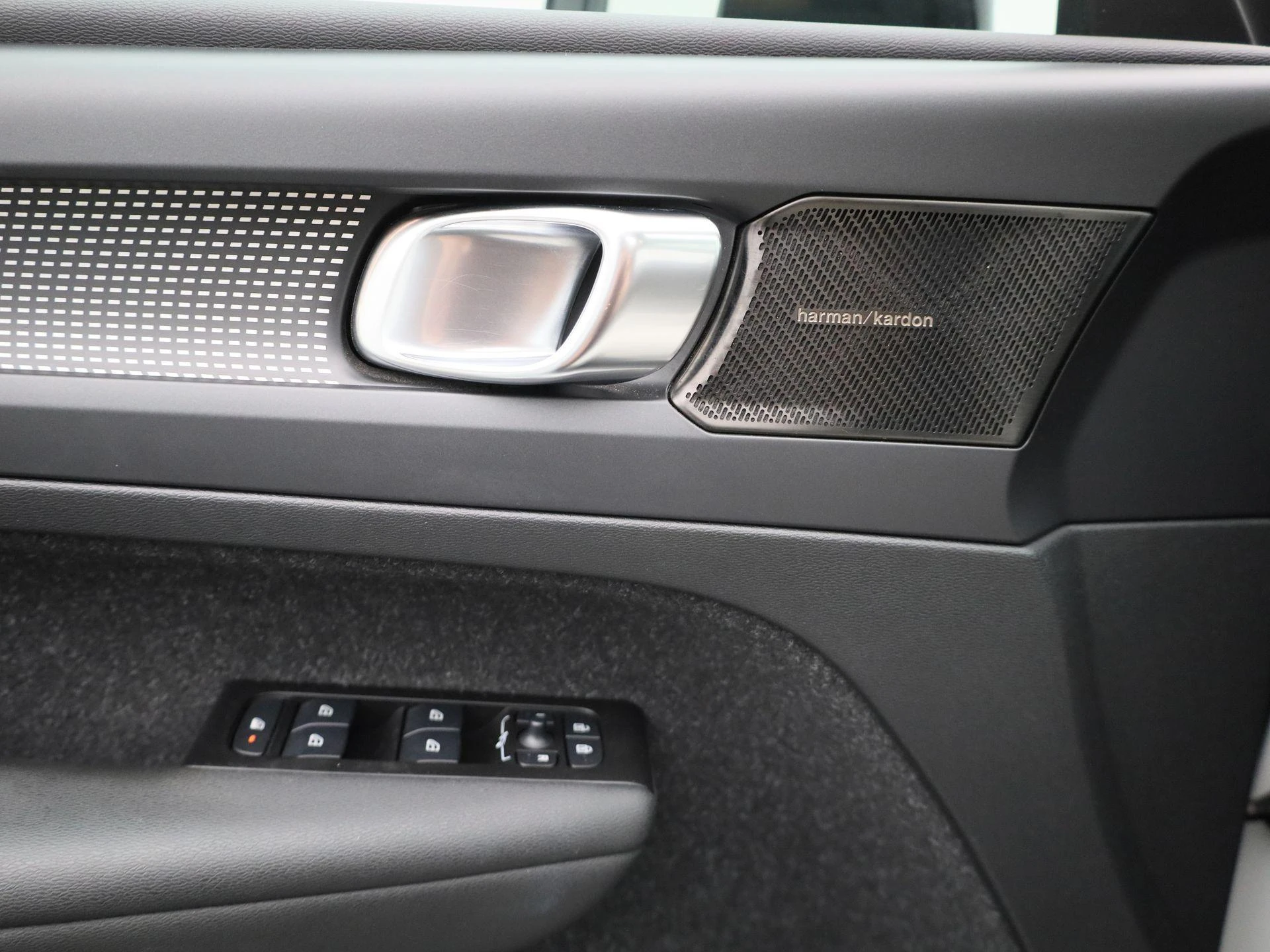 Volvo-XC40-image-24