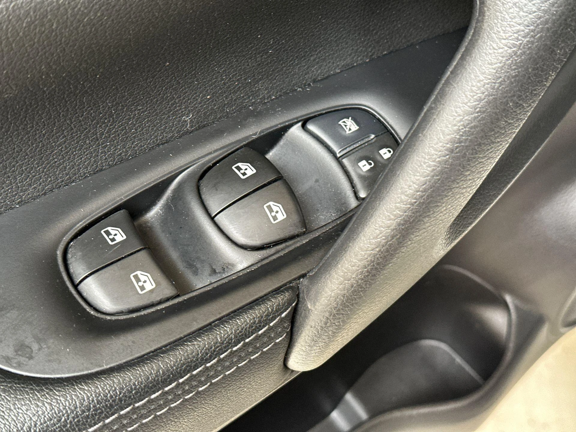 Nissan-QASHQAI-image-22