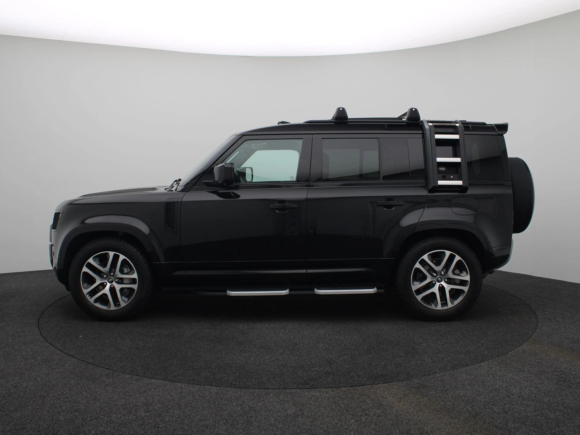 Land Rover-Defender-image-3