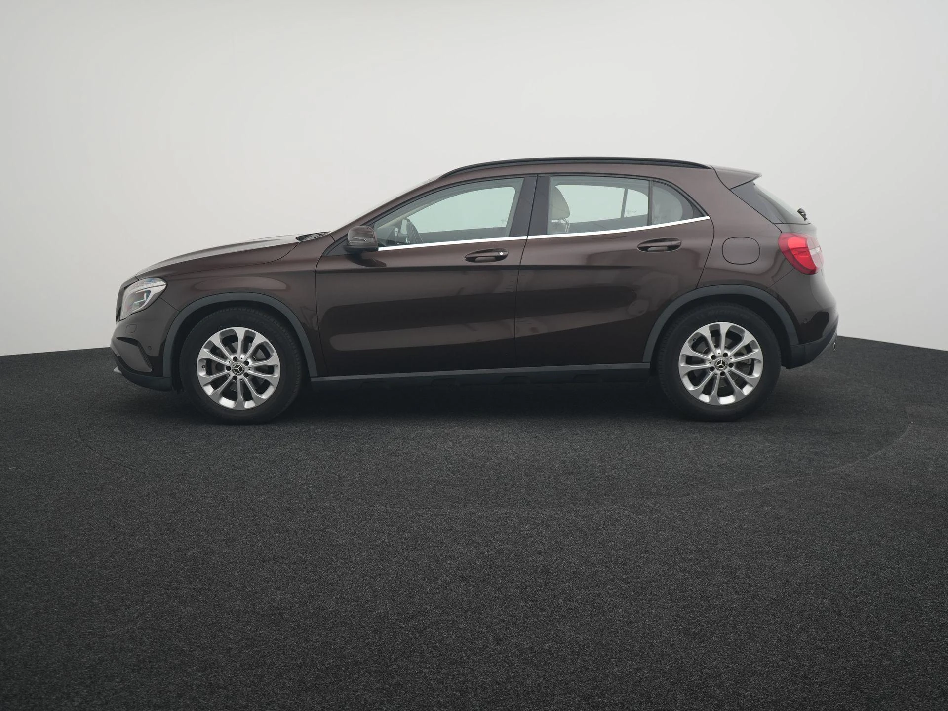 Mercedes-Benz-GLA-image-3