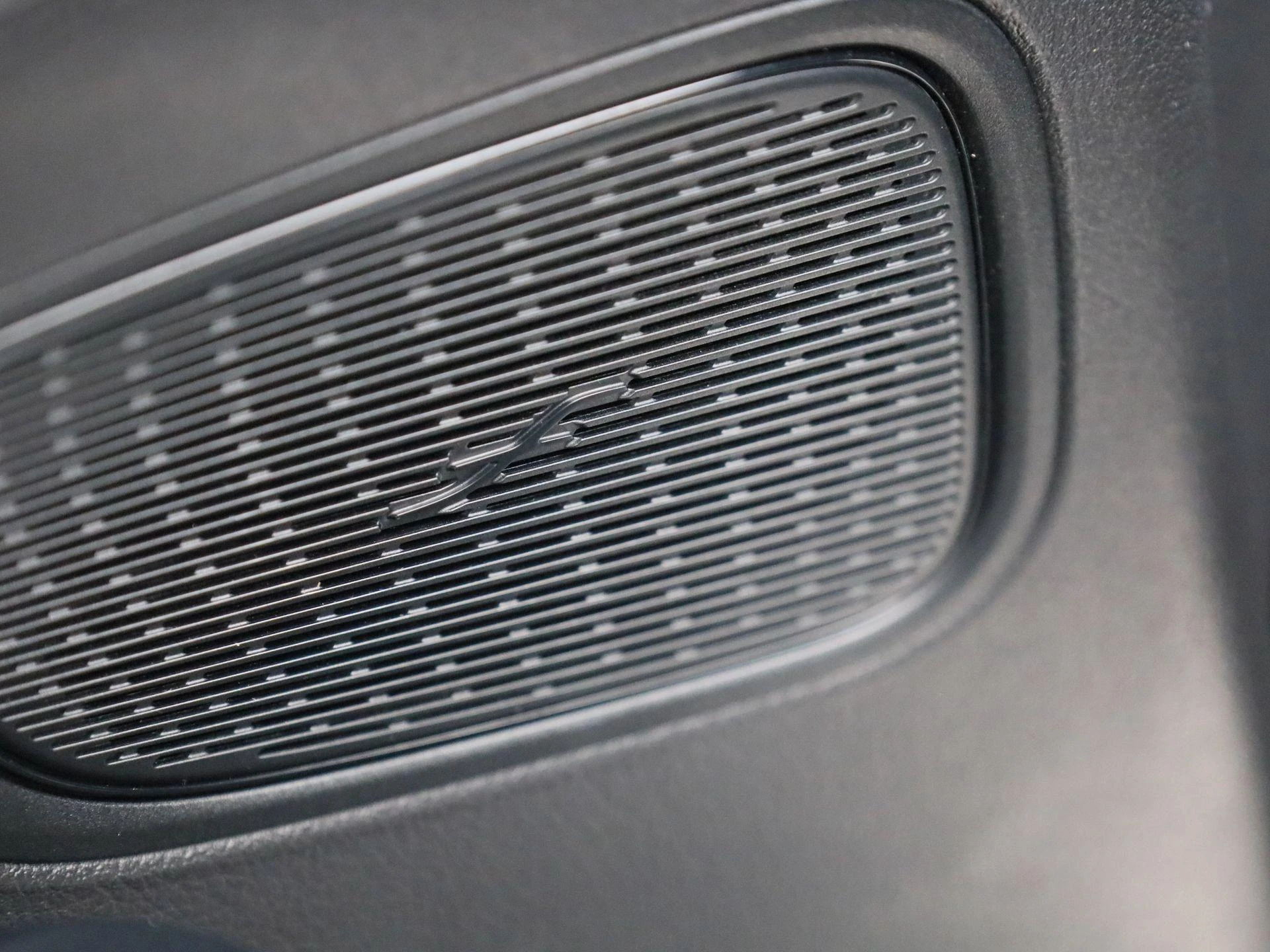 Mercedes-Benz-GLC-image-37
