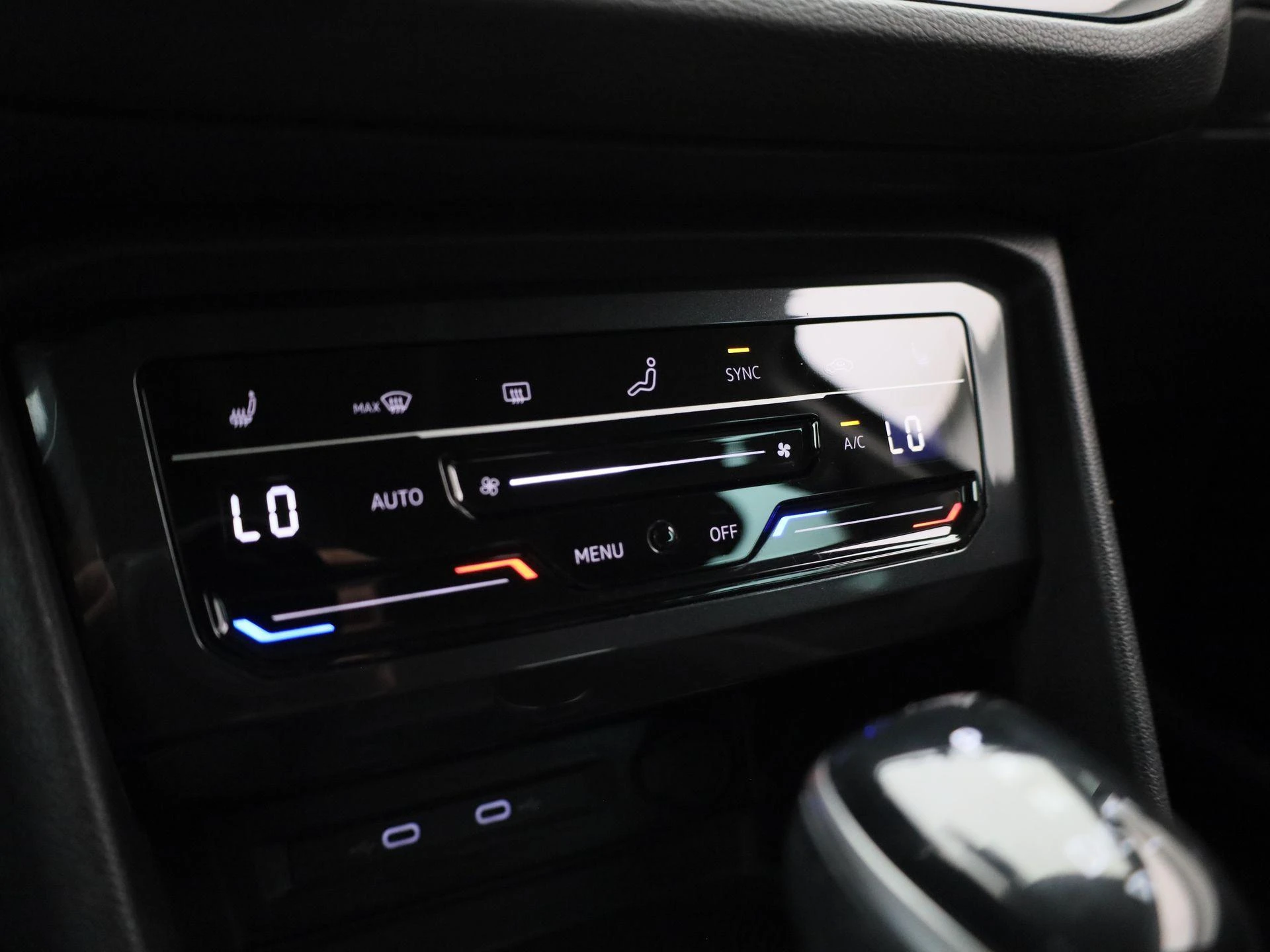 Volkswagen-Tiguan-image-21