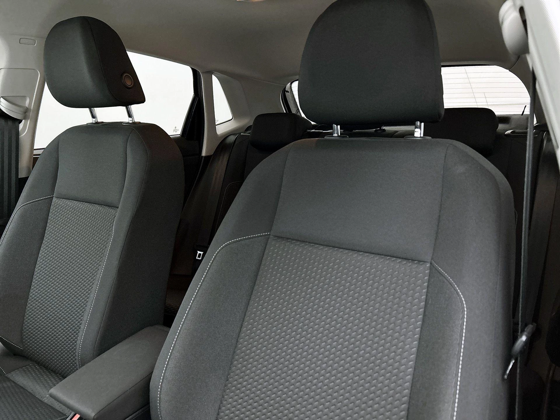 Volkswagen-Polo-image-10