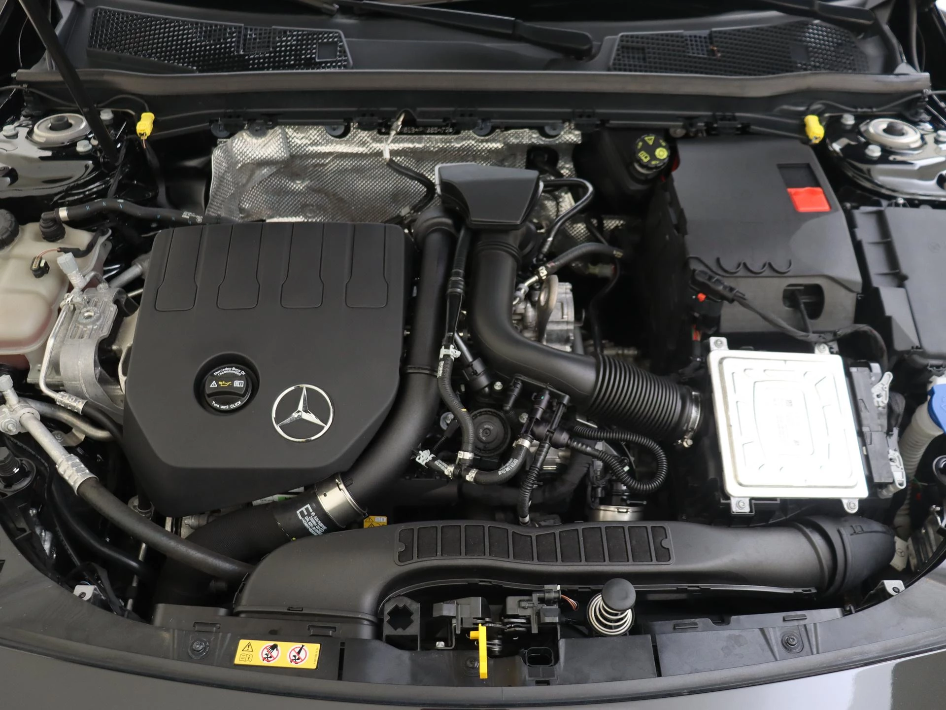 Mercedes-Benz-CLA-image-4