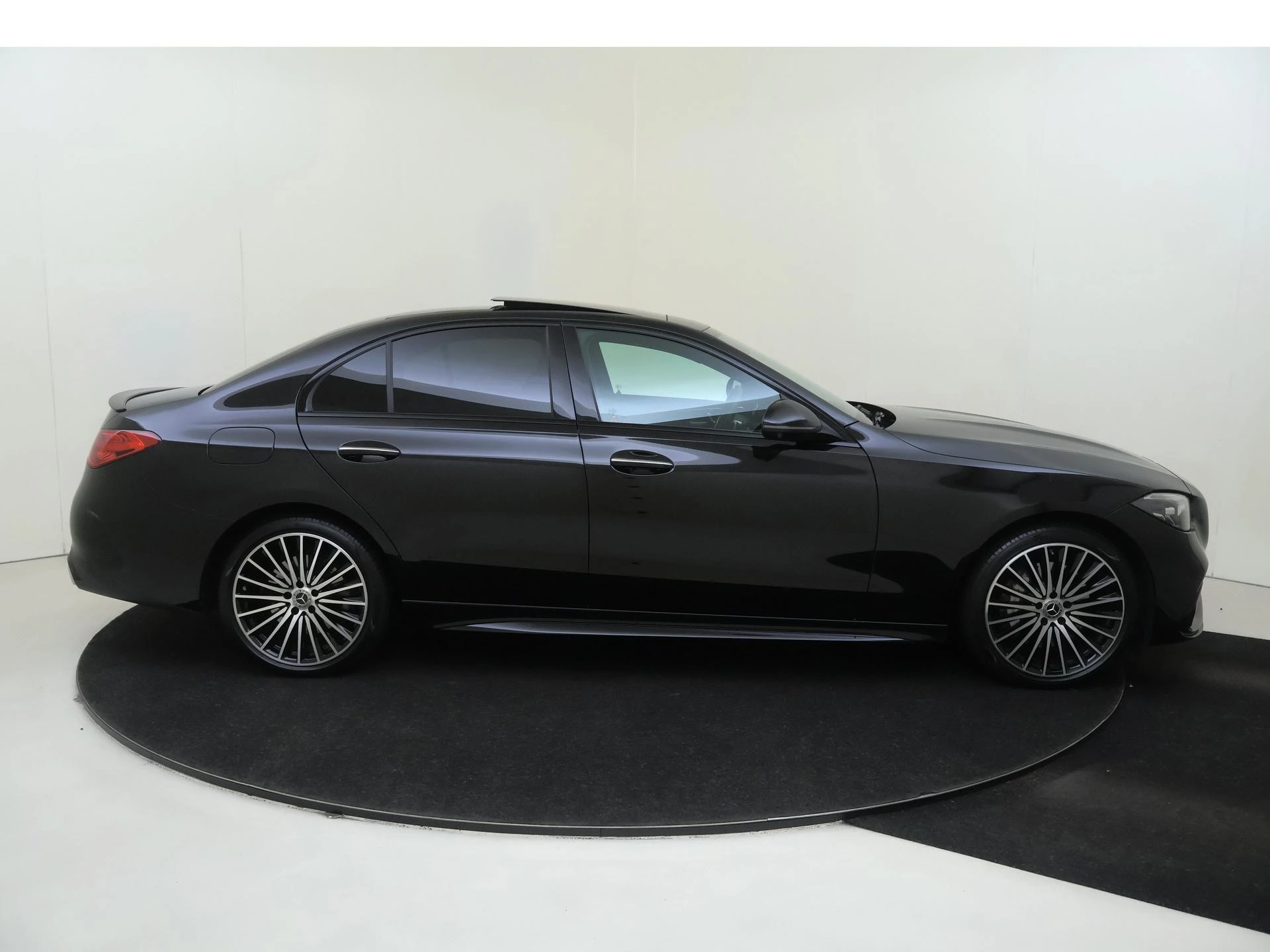 Mercedes-Benz-C-Klasse-image-8