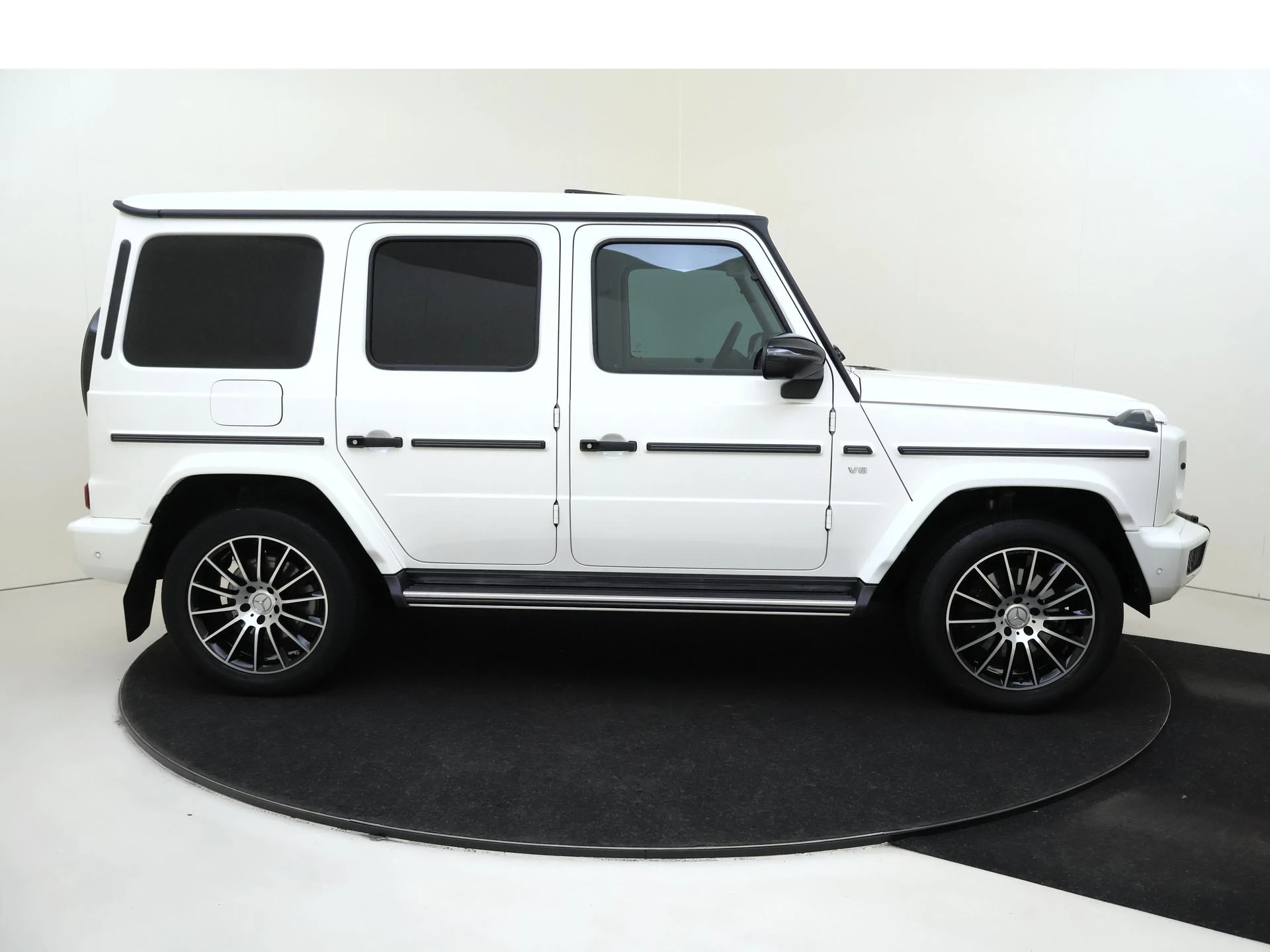 Mercedes-Benz-G-Klasse-image-8